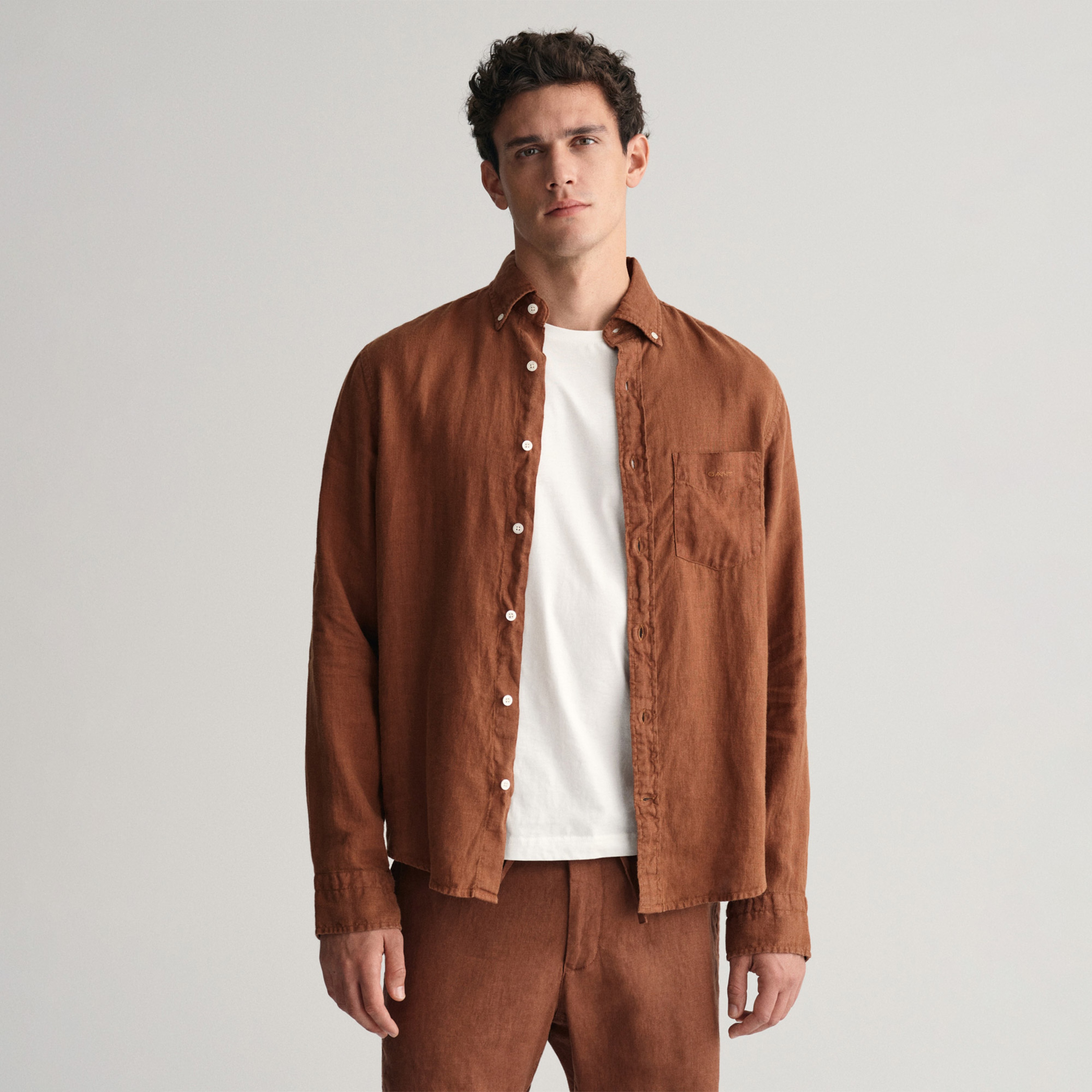 GANT Erkek Kahverengi Regular Fit Düğmeli Yaka Keten Gömlek