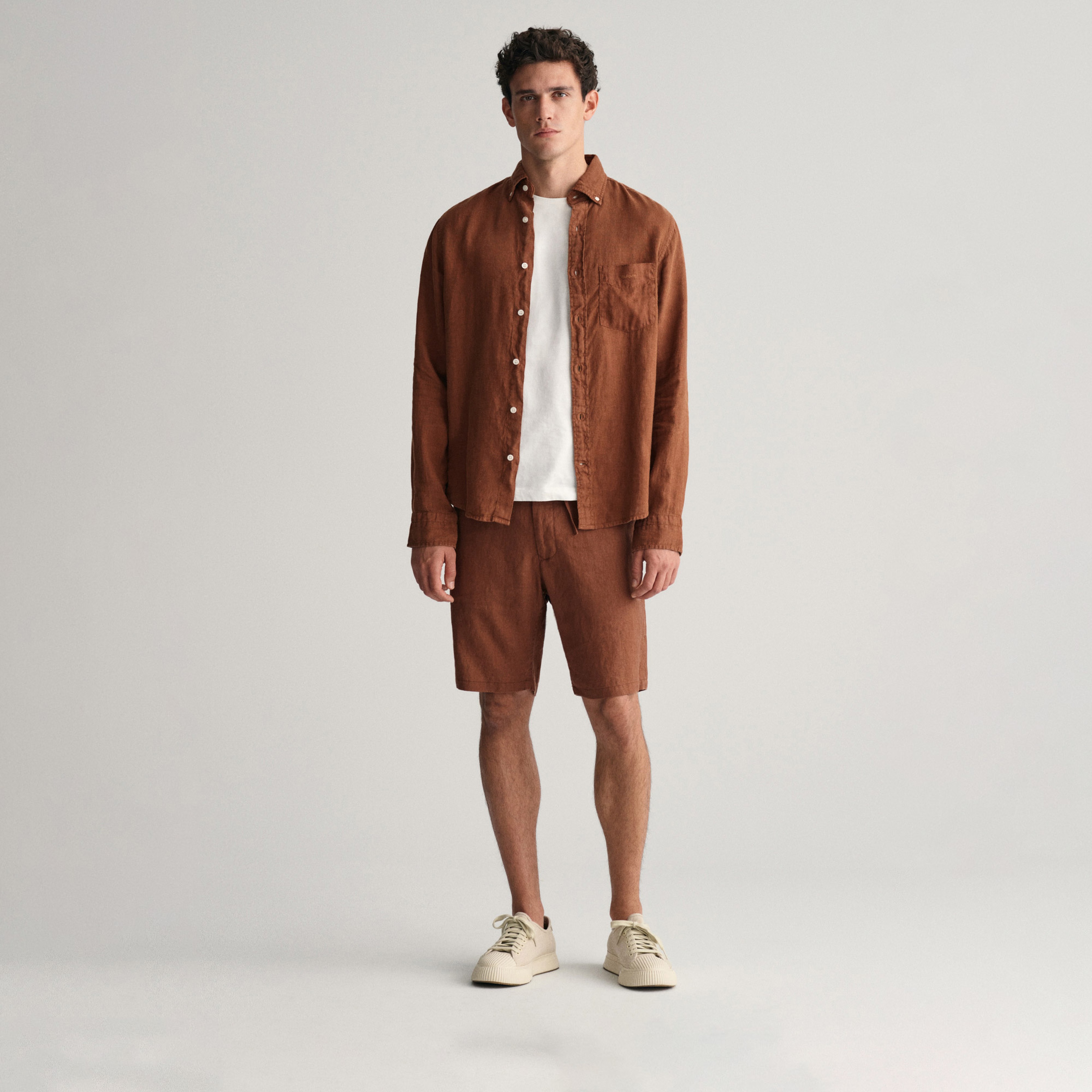 GANT Erkek Kahverengi Regular Fit Düğmeli Yaka Keten Gömlek