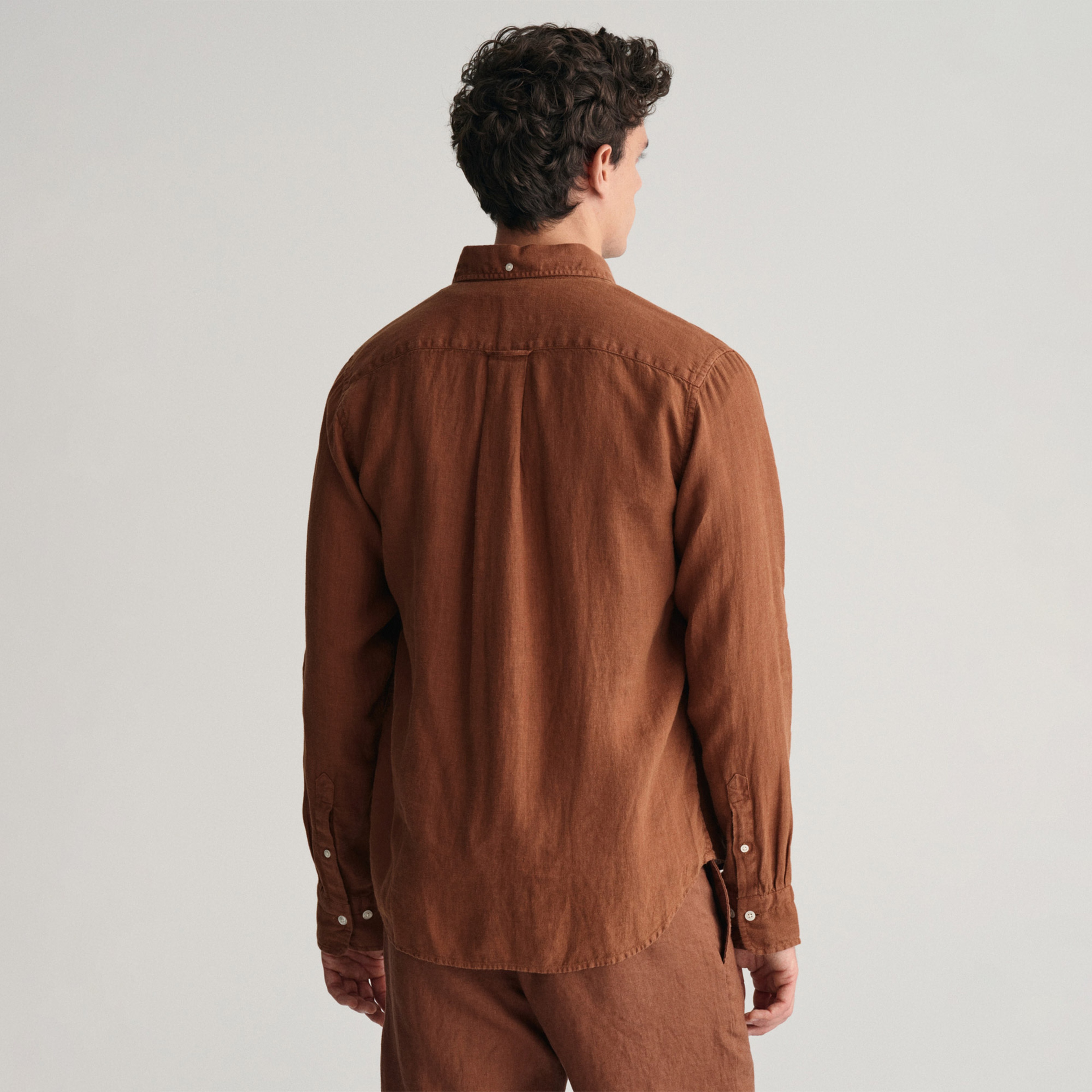 GANT Erkek Kahverengi Regular Fit Düğmeli Yaka Keten Gömlek