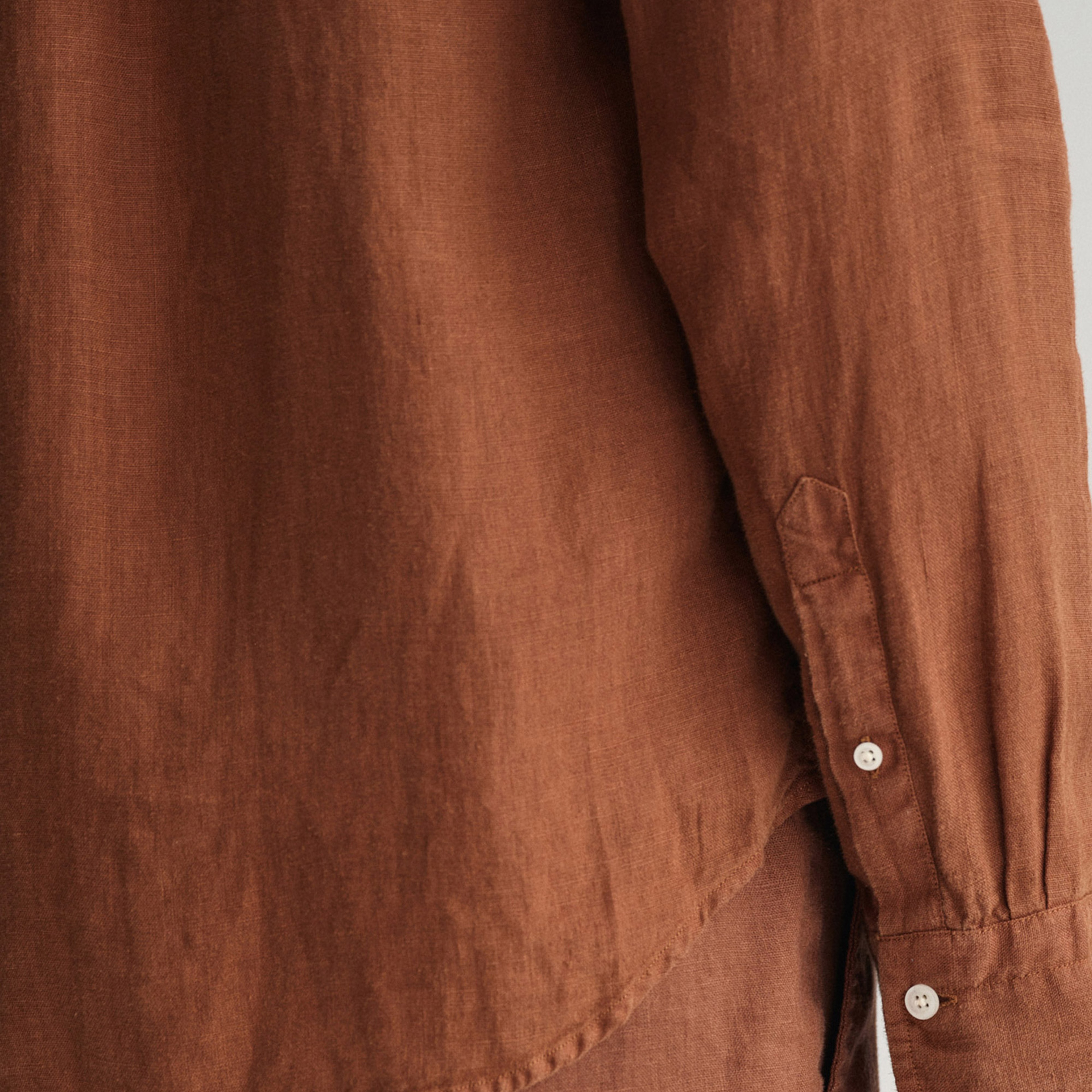 GANT Erkek Kahverengi Regular Fit Düğmeli Yaka Keten Gömlek