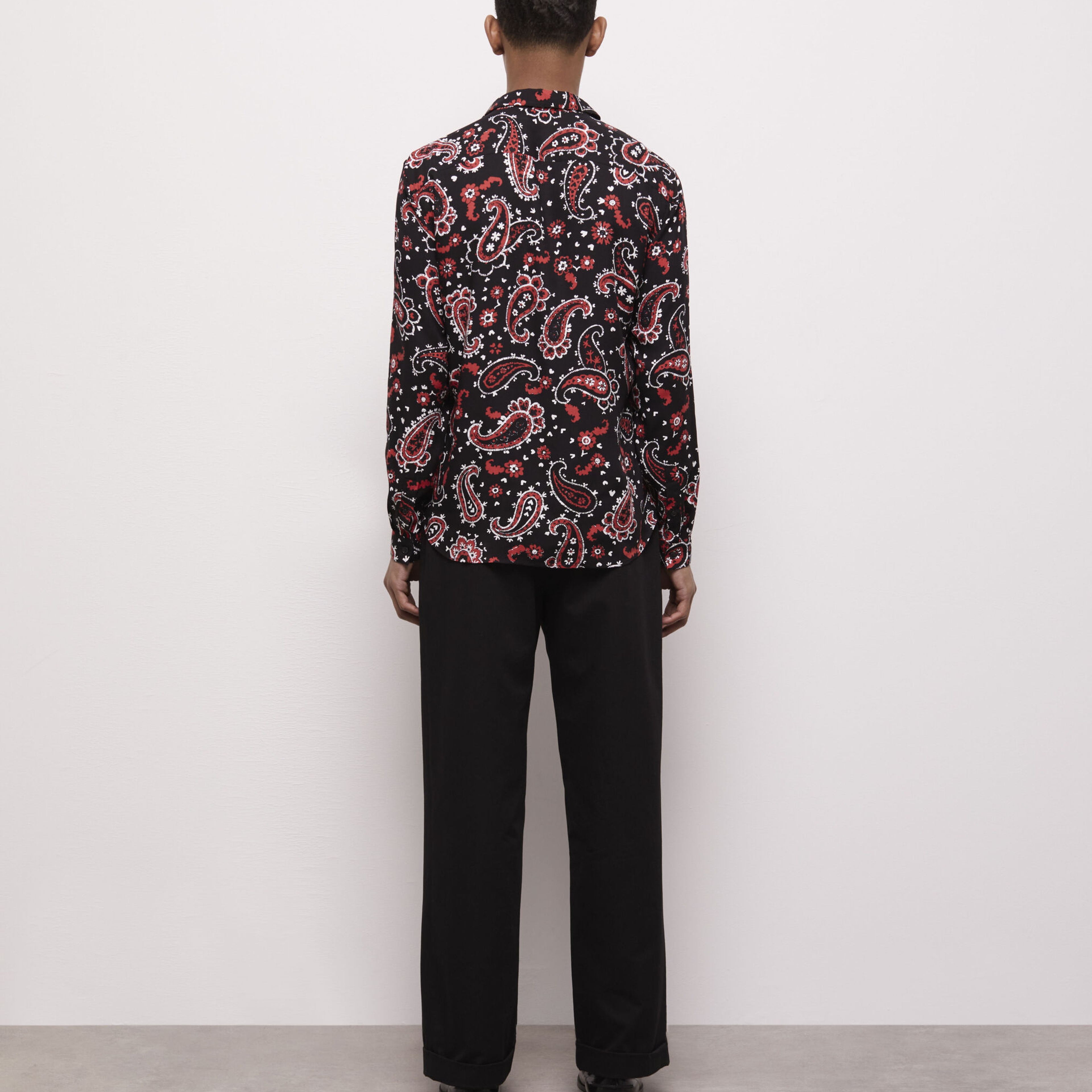 ERKEK BASKILI SİYAH GÖMLEK