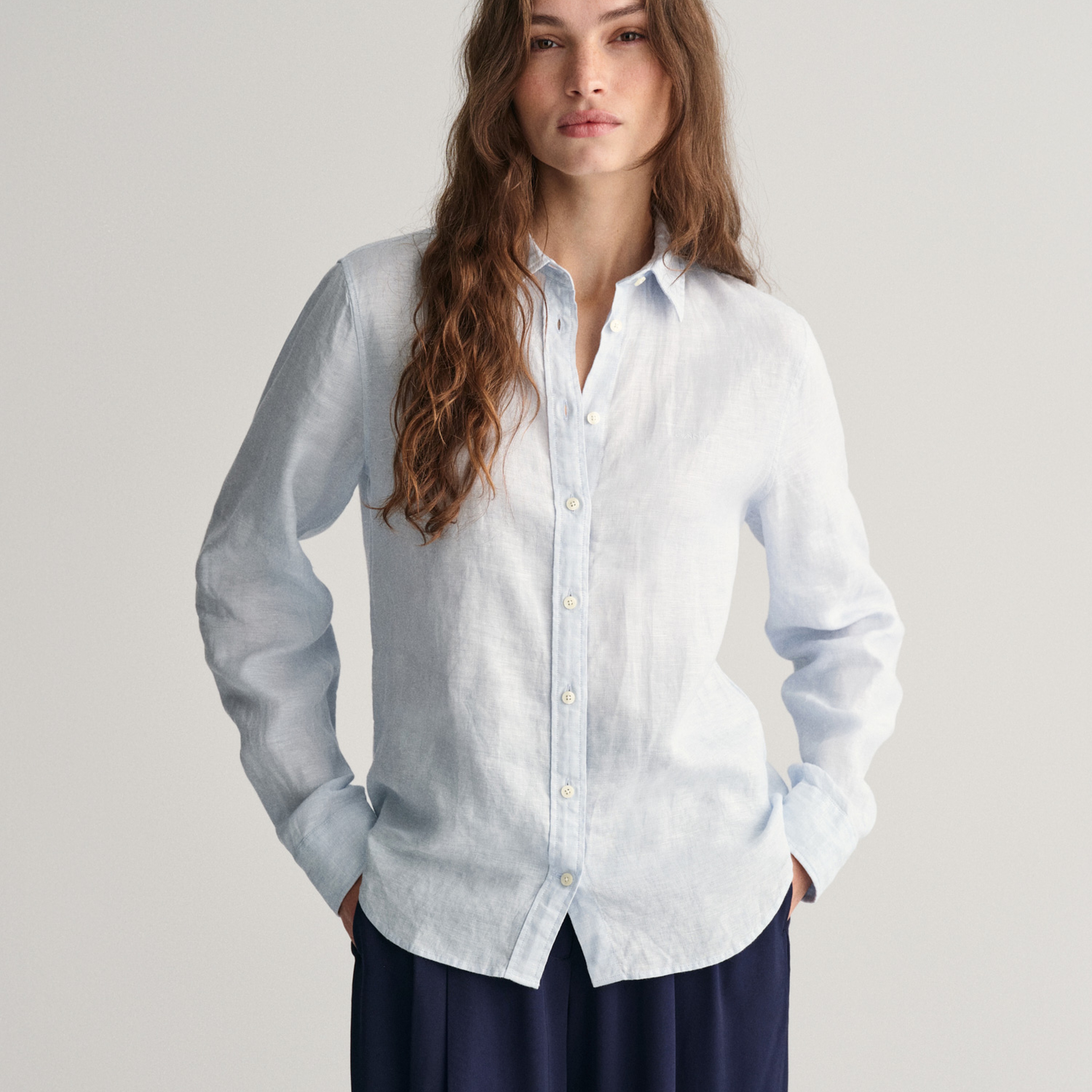 GANT Kadın Mavi Regular Fit Klasik Yaka Keten Gömlek