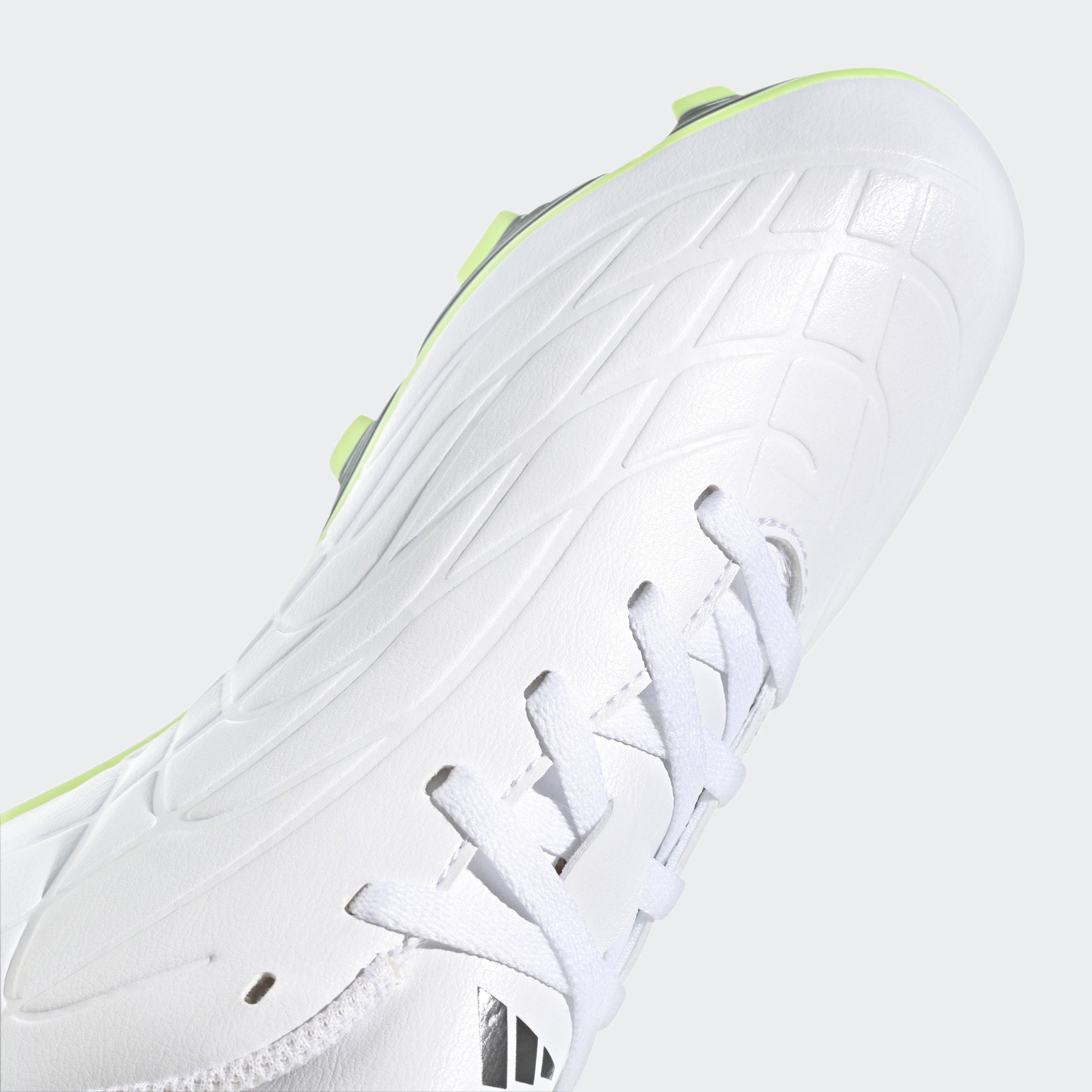 Adidas Çocuk Beyaz Çim Saha Kramponu