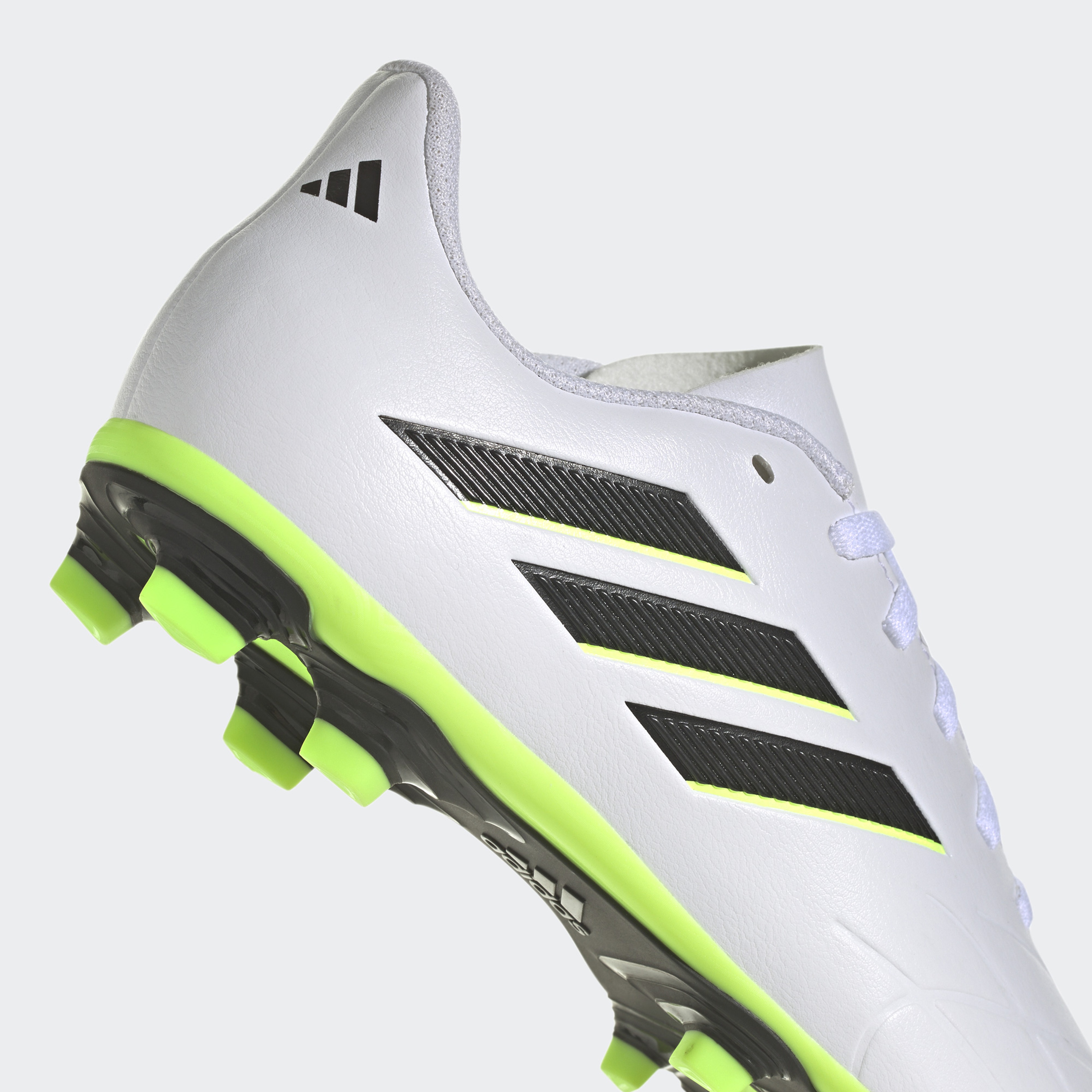 Adidas Çocuk Beyaz Çim Saha Kramponu