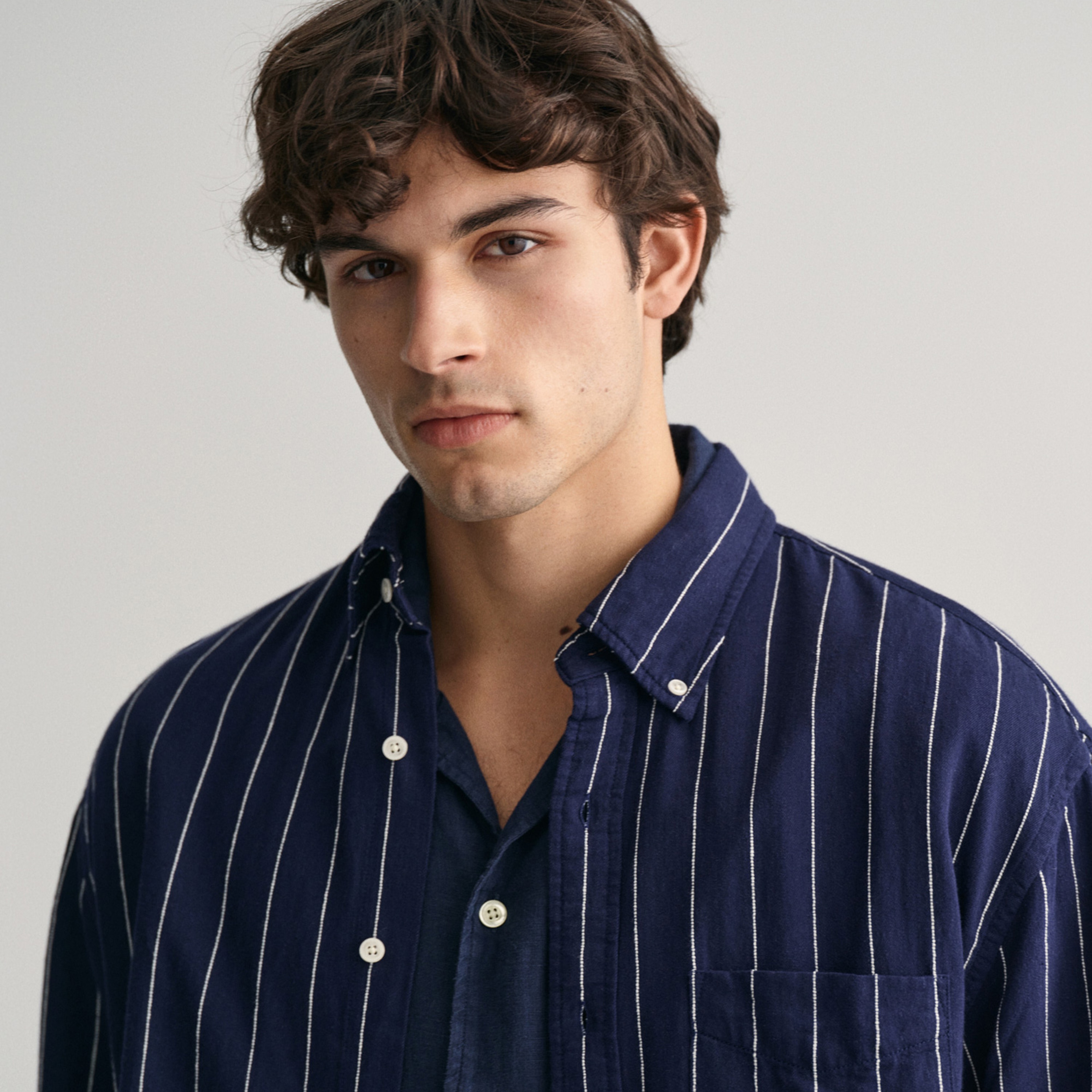 GANT Erkek Lacivert Relaxed Fit Düğmeli Yaka Çizgili Gömlek