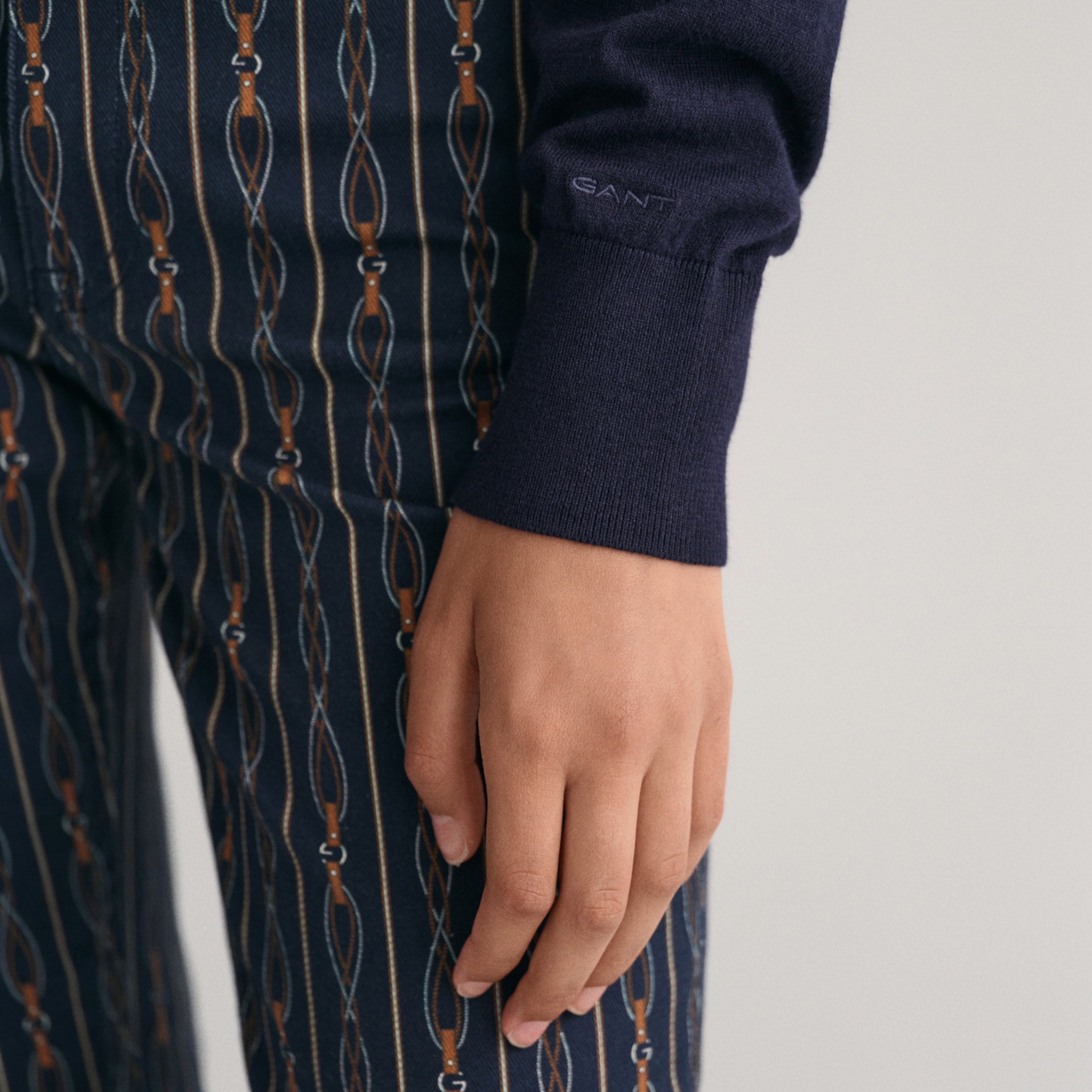 GANT Kadın Lacivert Regular Fit V Yaka Kazak