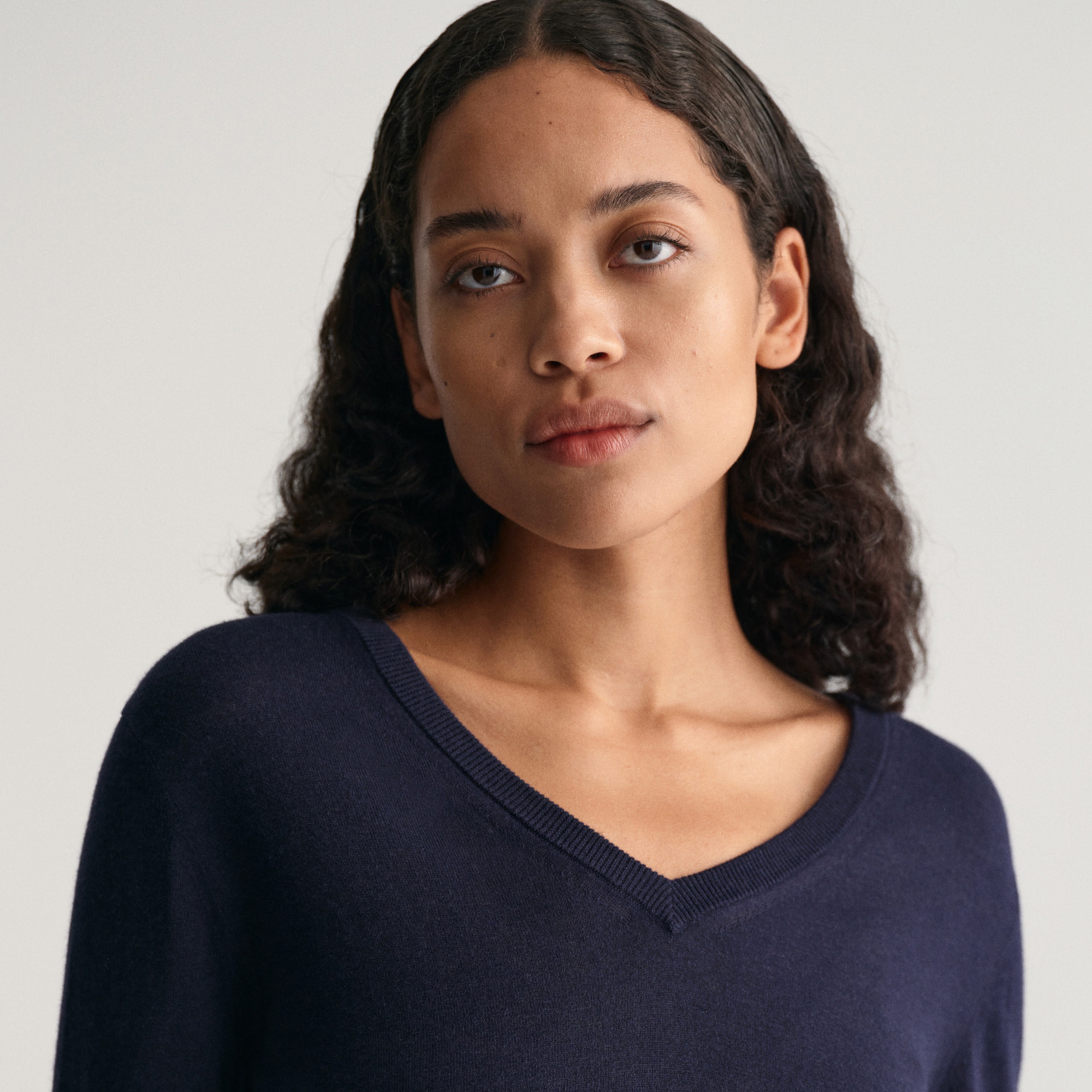 GANT Kadın Lacivert Regular Fit V Yaka Kazak