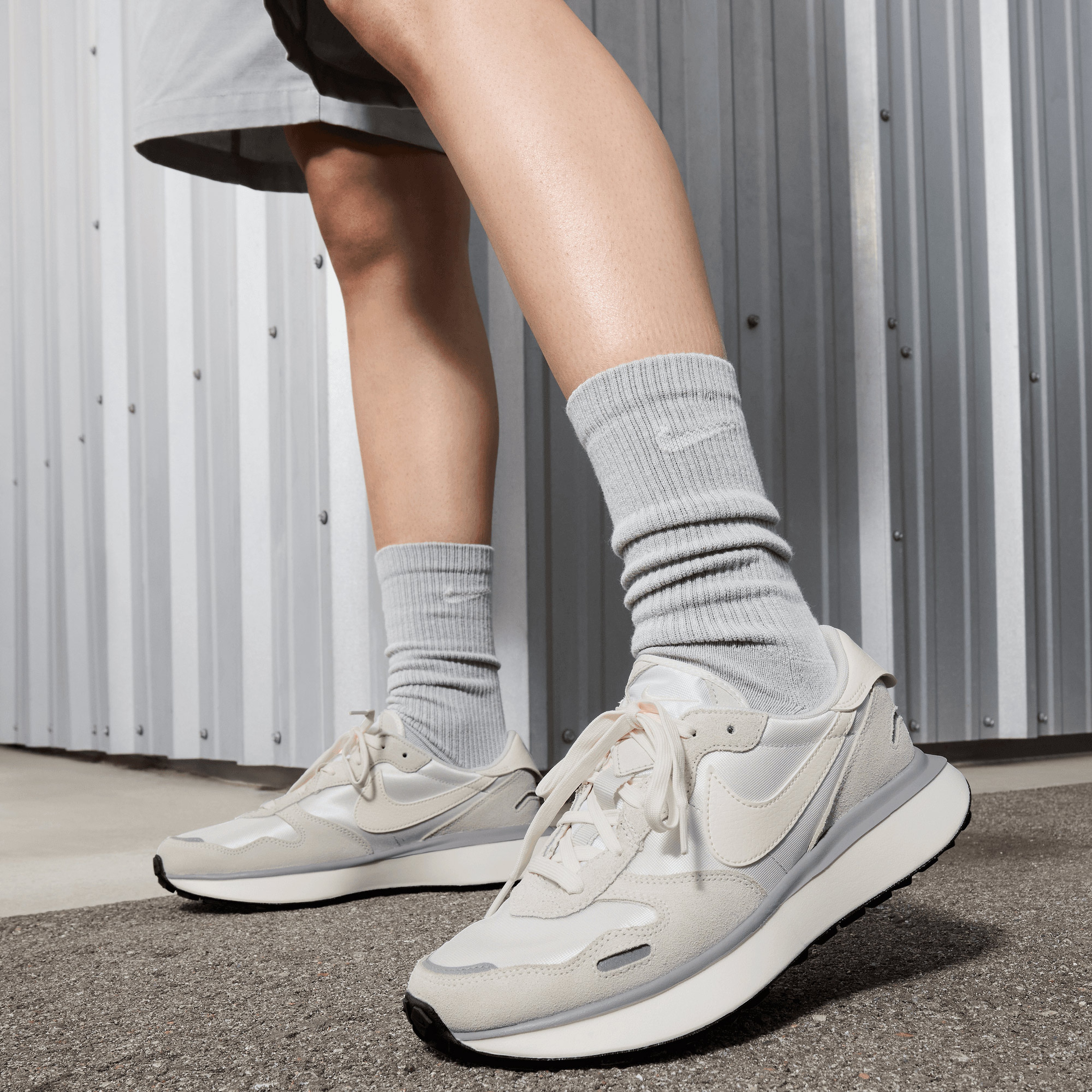 Nike Phoenix Waffle Kadın Krem Spor Ayakkabı