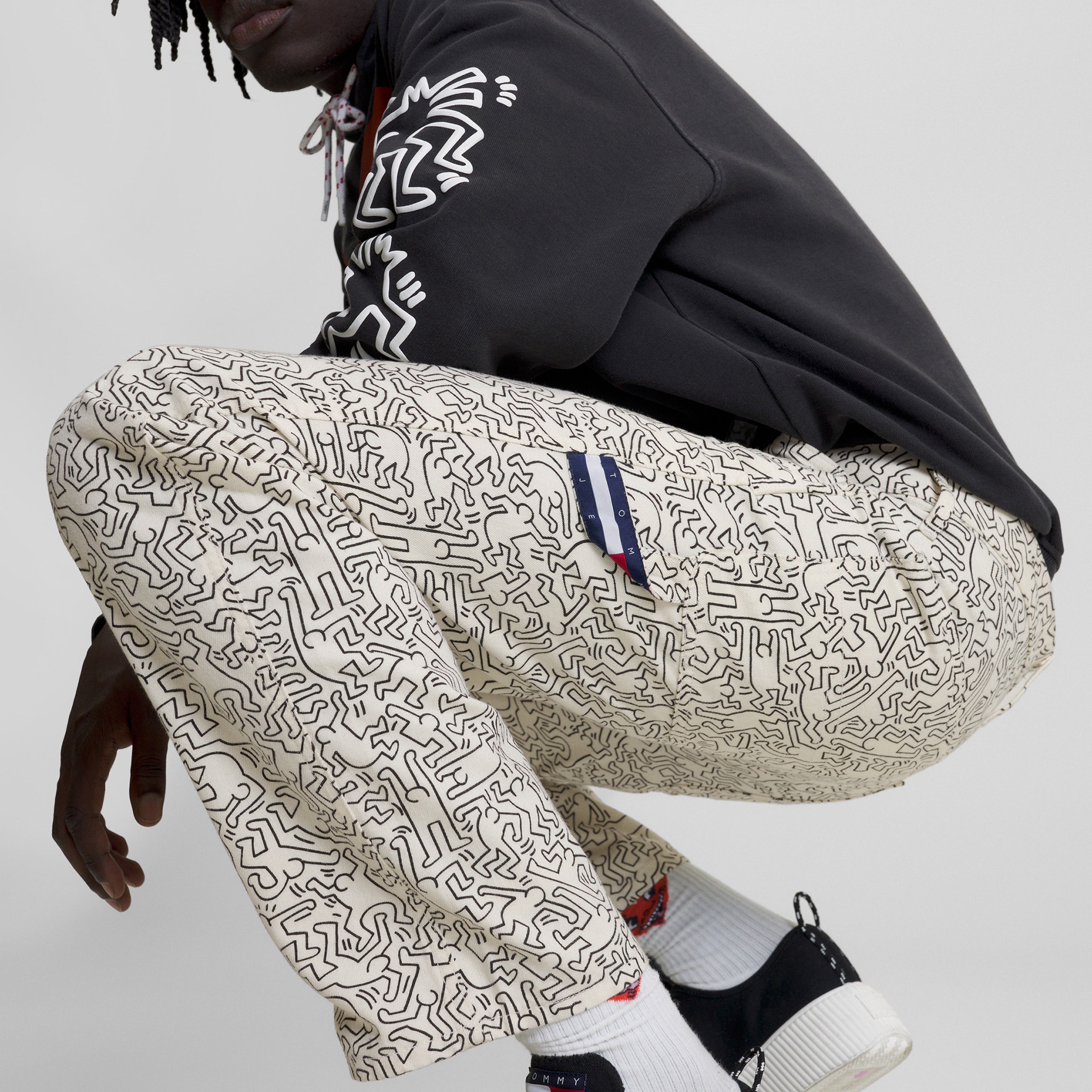 Tommy Jeans x Keith Haring Dancing Erkek Beyaz Pantolon