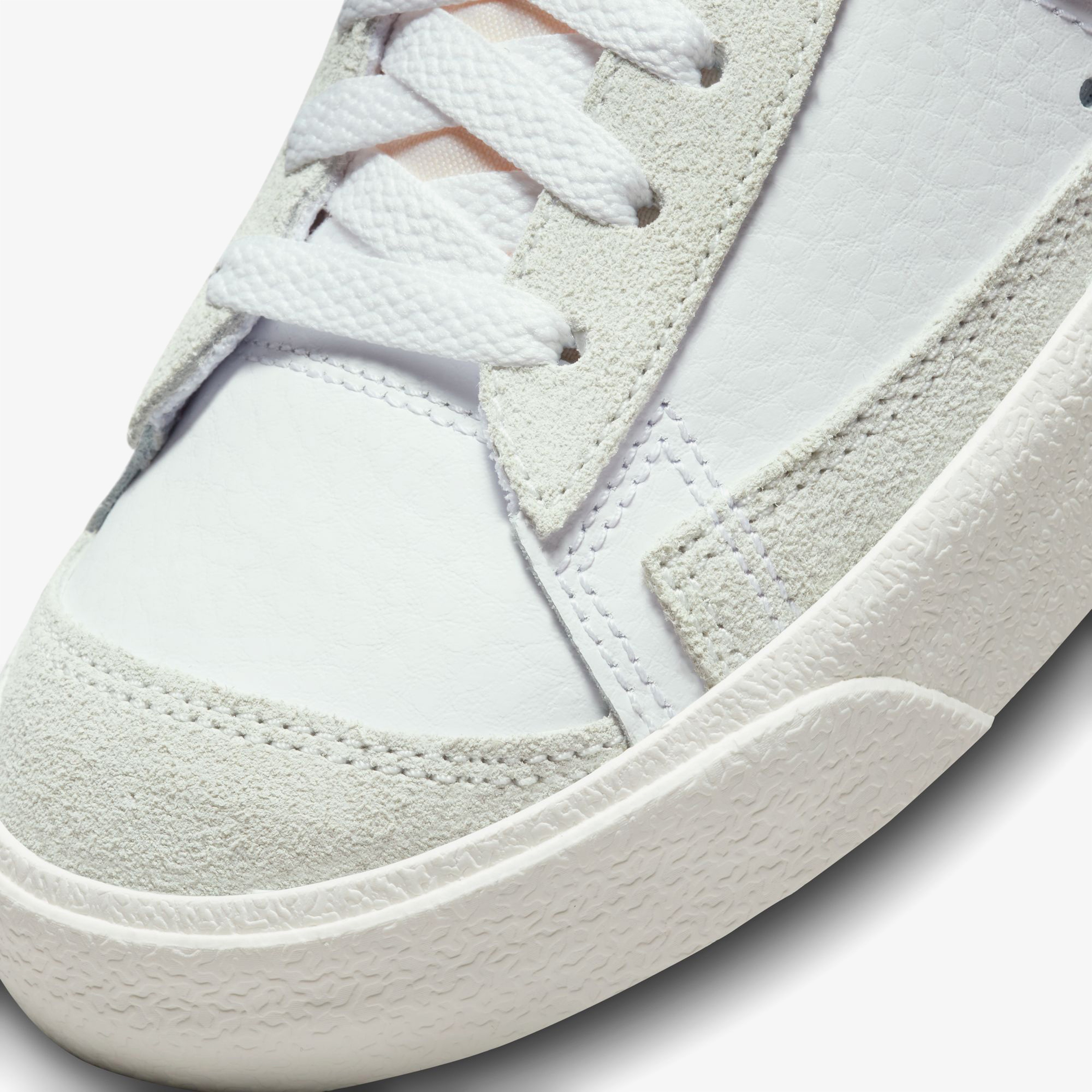 Nike Blazer Mid '77 Kadın Beyaz Spor Ayakkabı