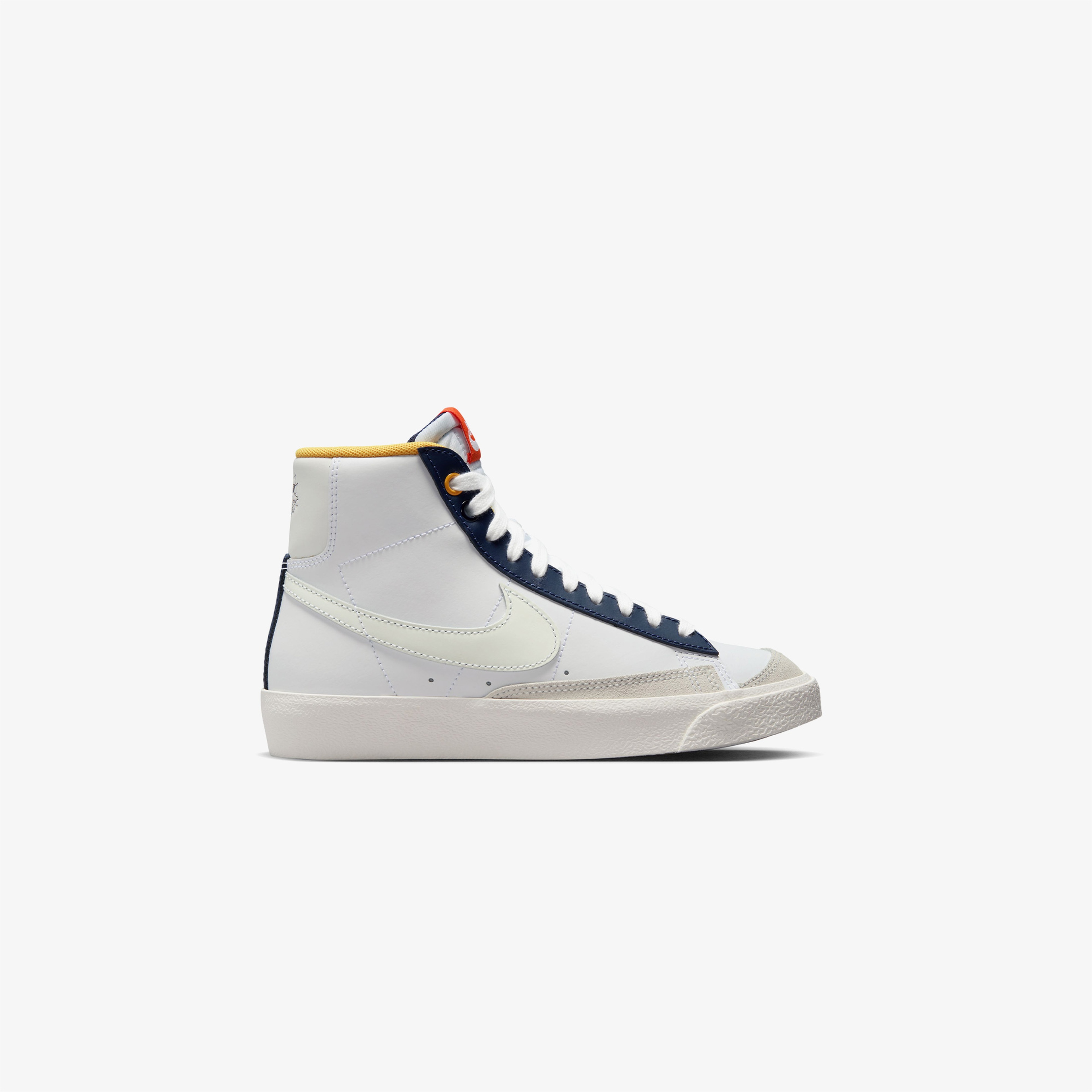 Nike Blazer Mid '77 Kadın Beyaz Sneaker