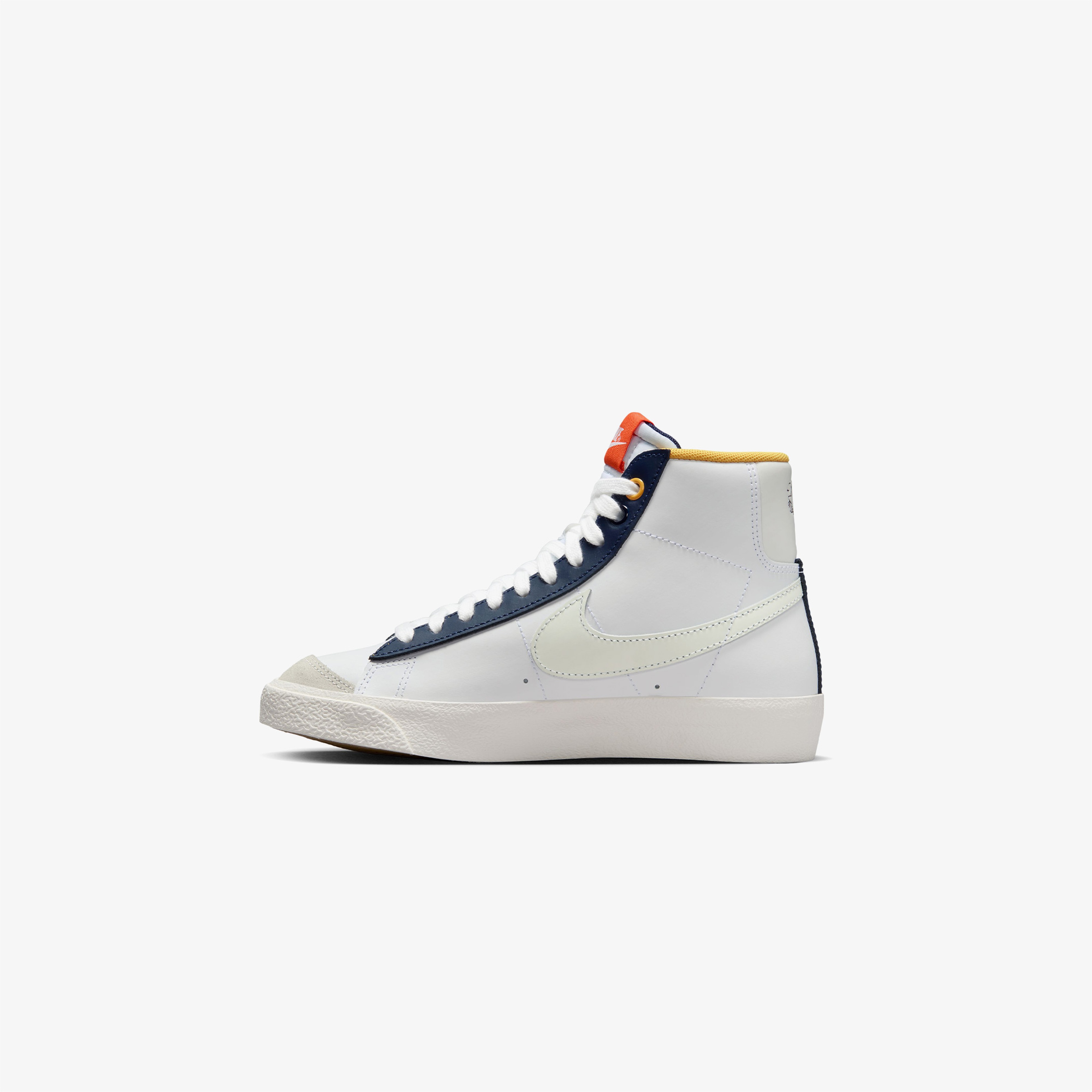 Nike Blazer Mid '77 Kadın Beyaz Sneaker