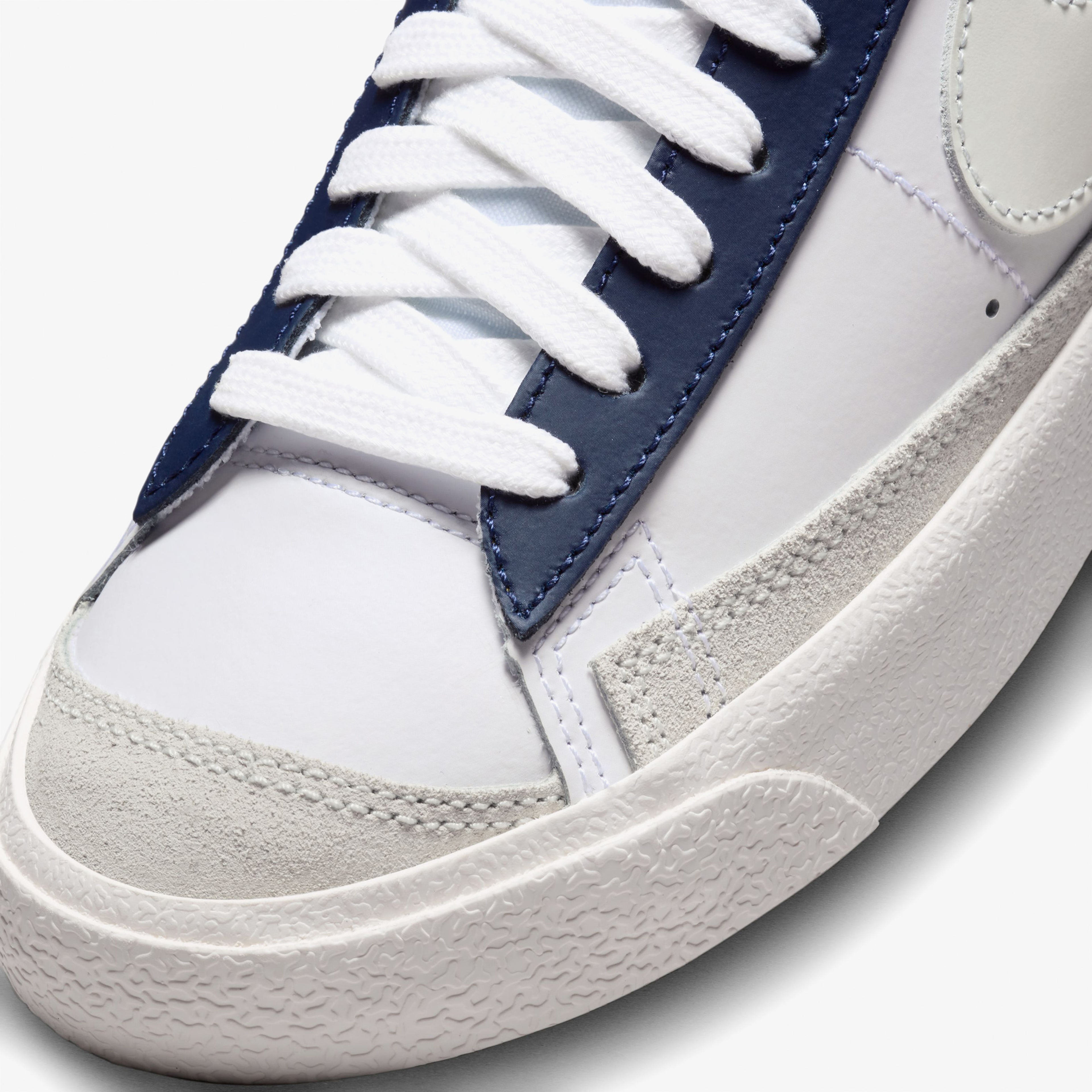 Nike Blazer Mid '77 Kadın Beyaz Sneaker