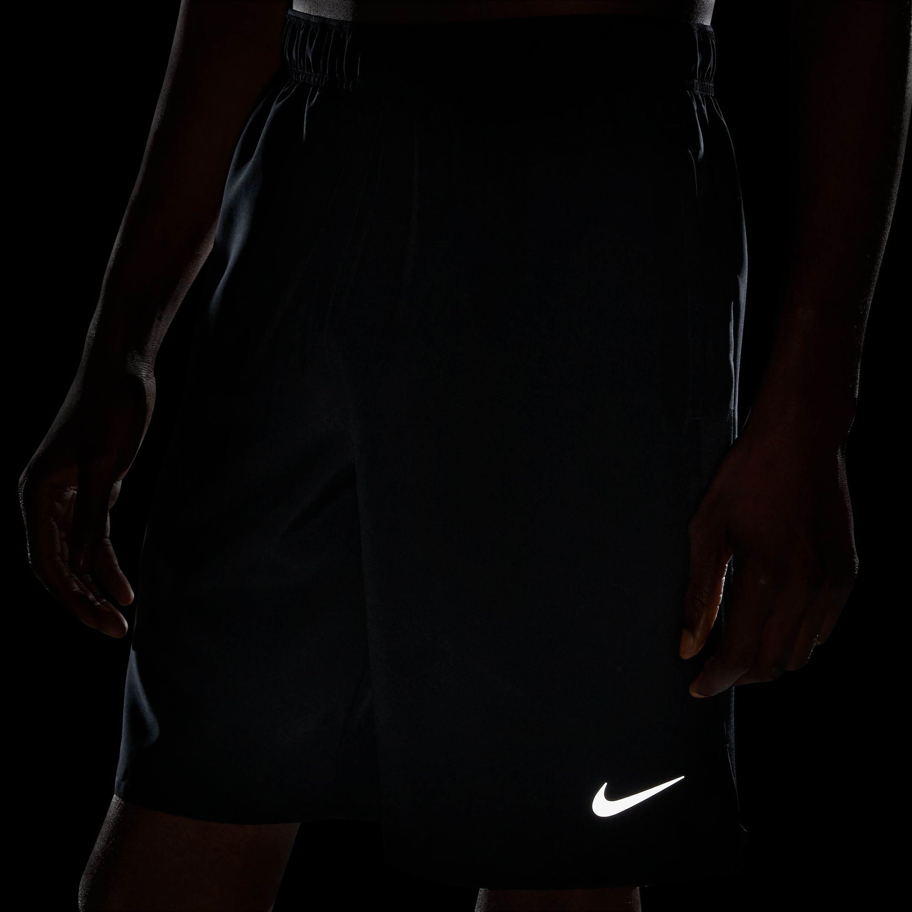 Nike Dri-FIT Challenger Erkek Siyah Şort