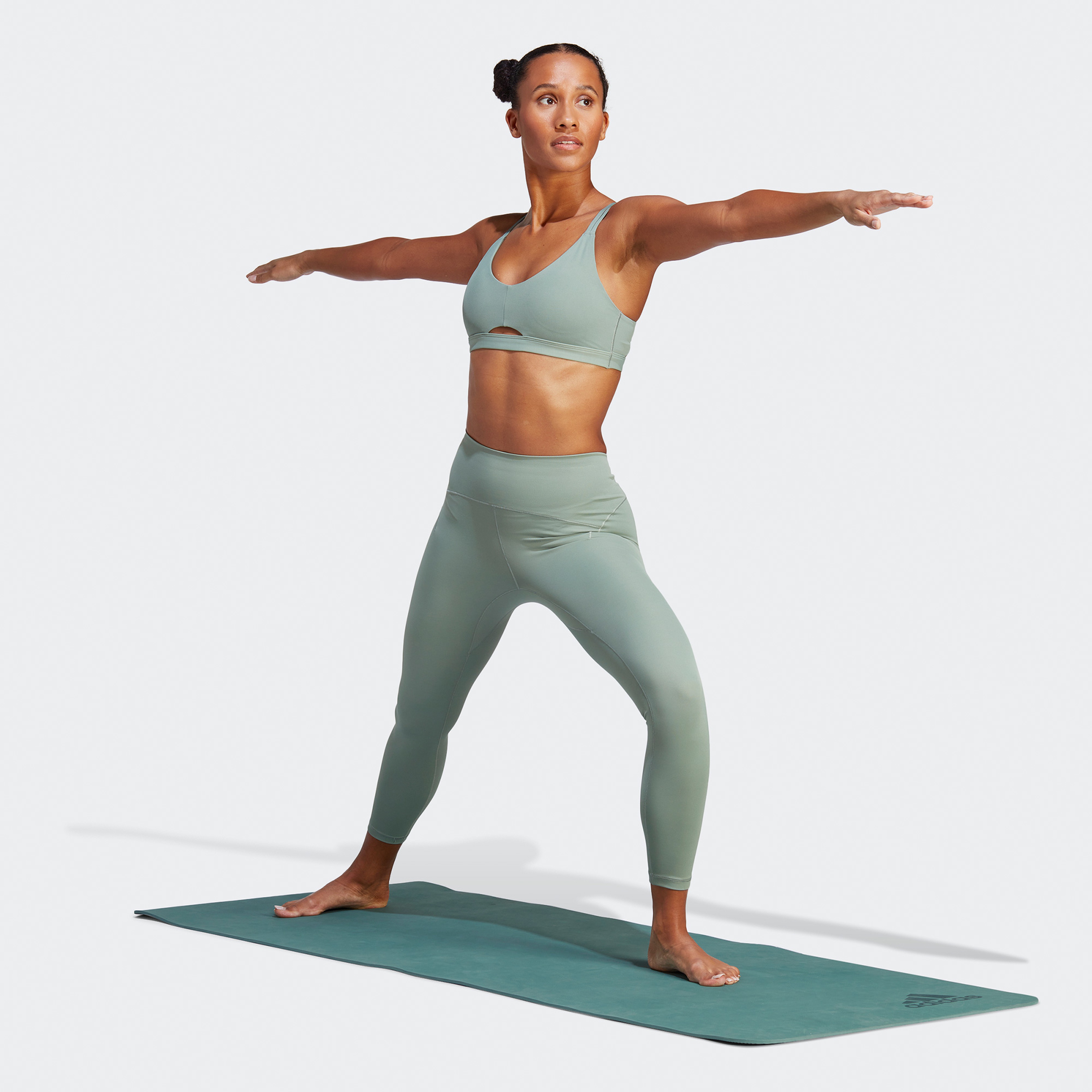 adidas Yoga Studio Luxe Light-Support Kadın Yeşil Bra
