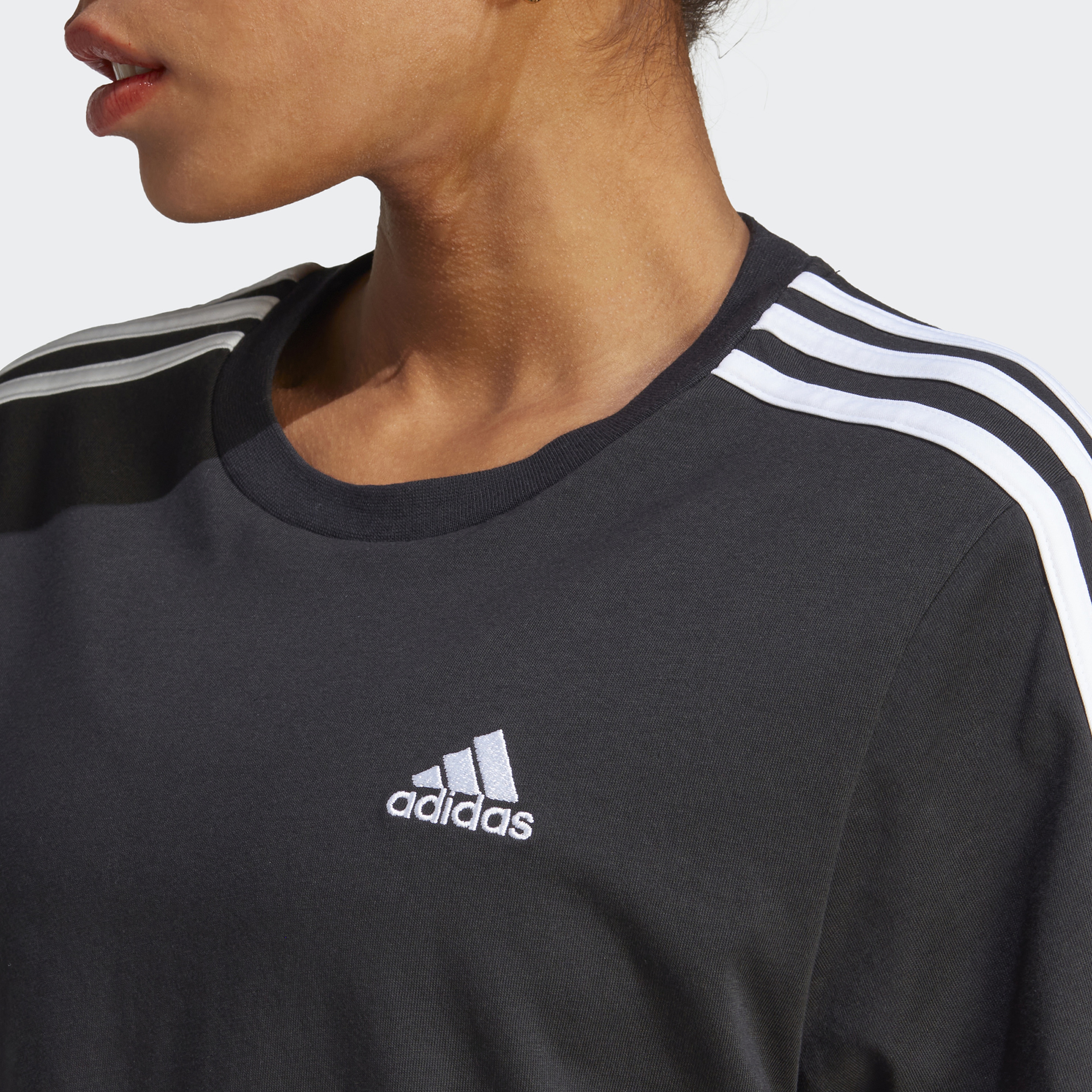 adidas Essentials 3-Stripes Single Jersey Crop Kadın Siyah T-Shirt