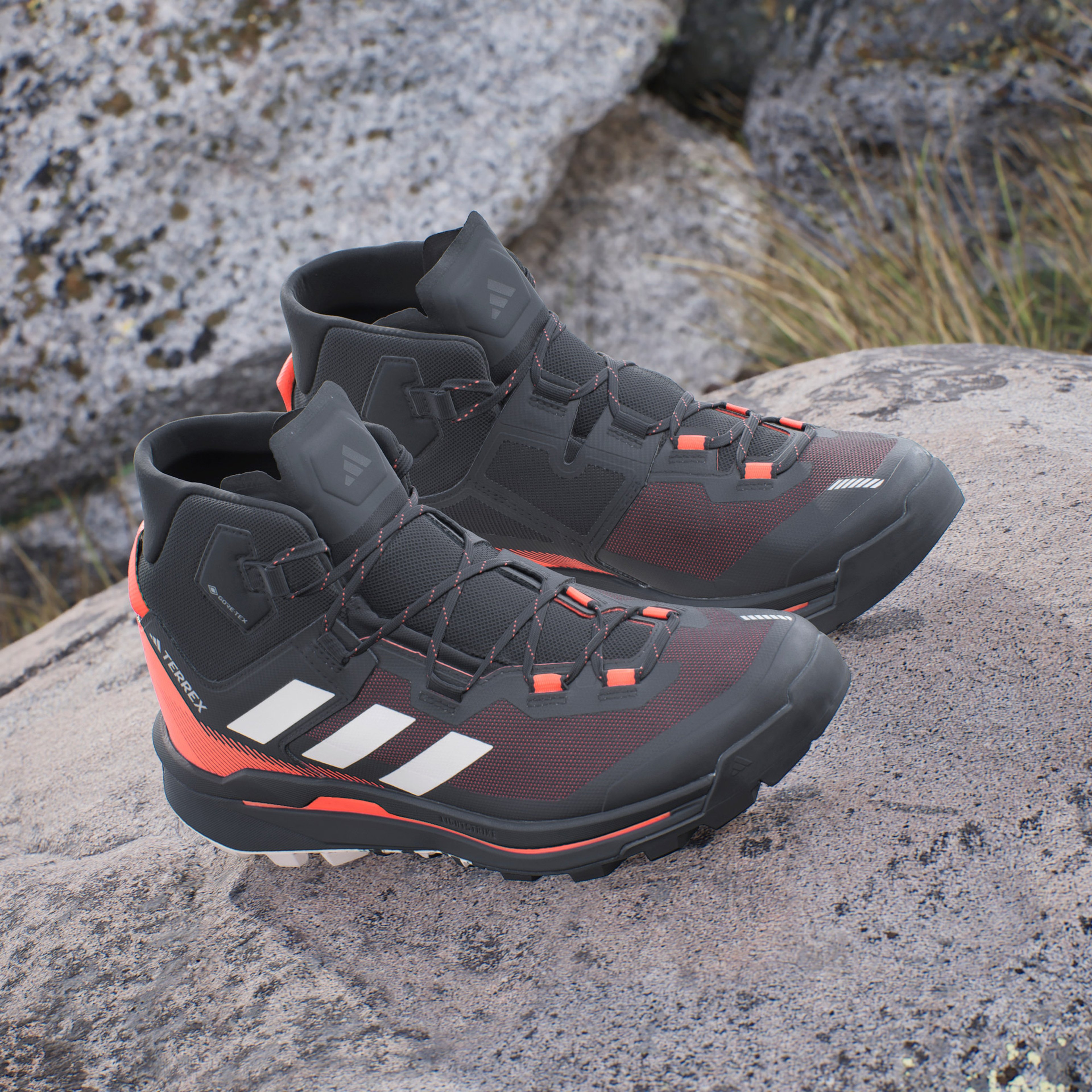 adidas Terrex Skychaser Tech Mid Gtx Erkek Siyah Spor Ayakkabı