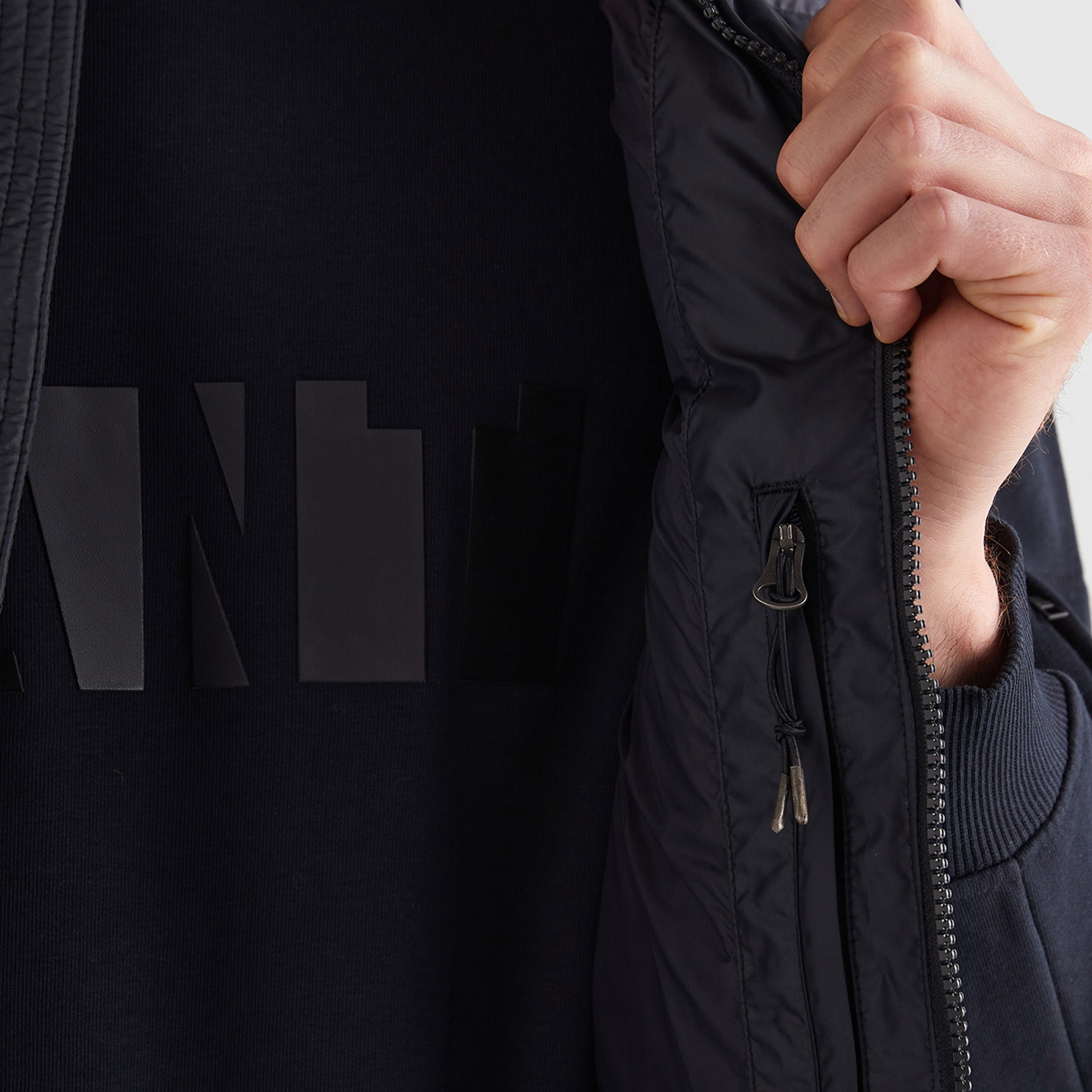 GANT Erkek Siyah Regular Fit Kapüşonlu Yelek