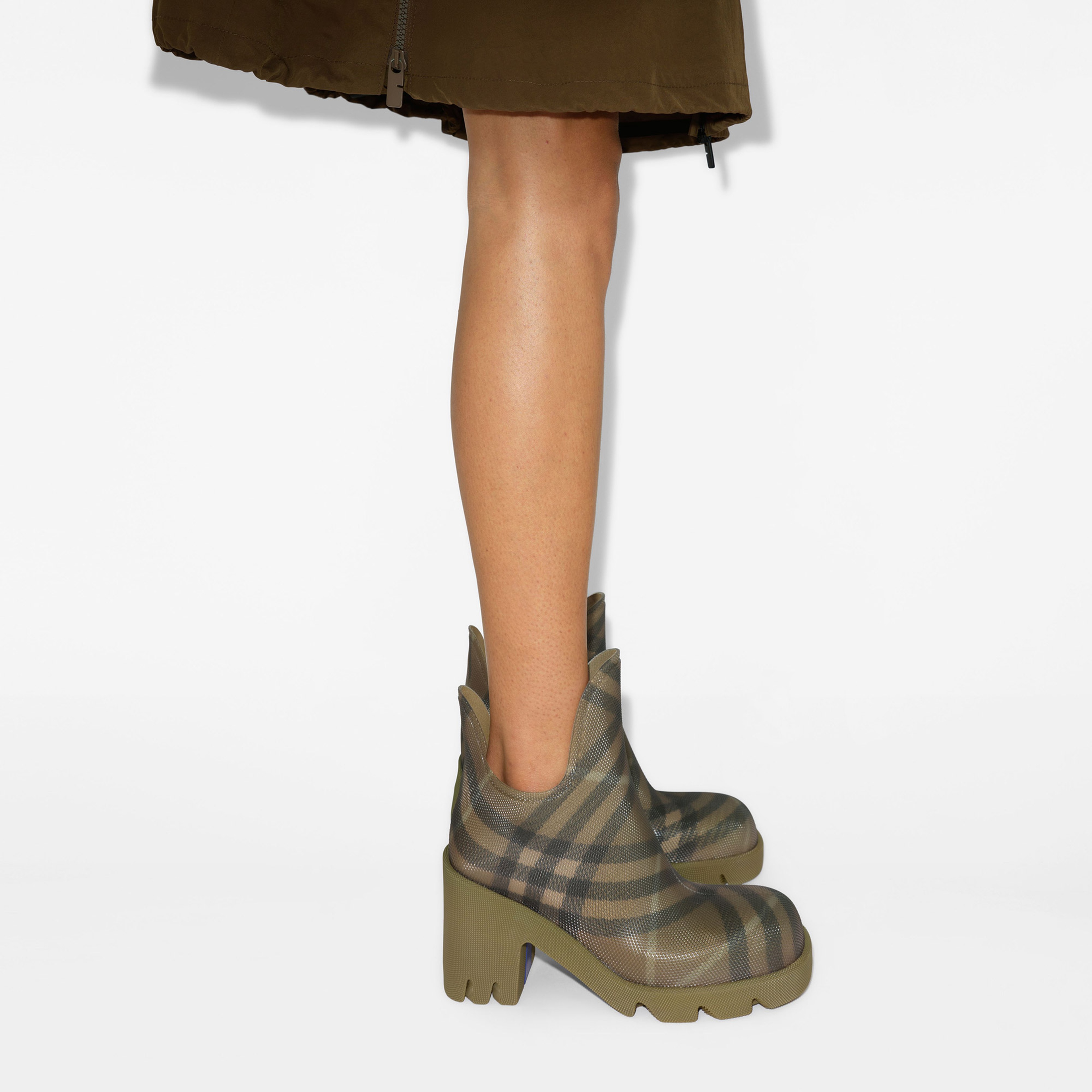 Kadın Kahverengi Bot