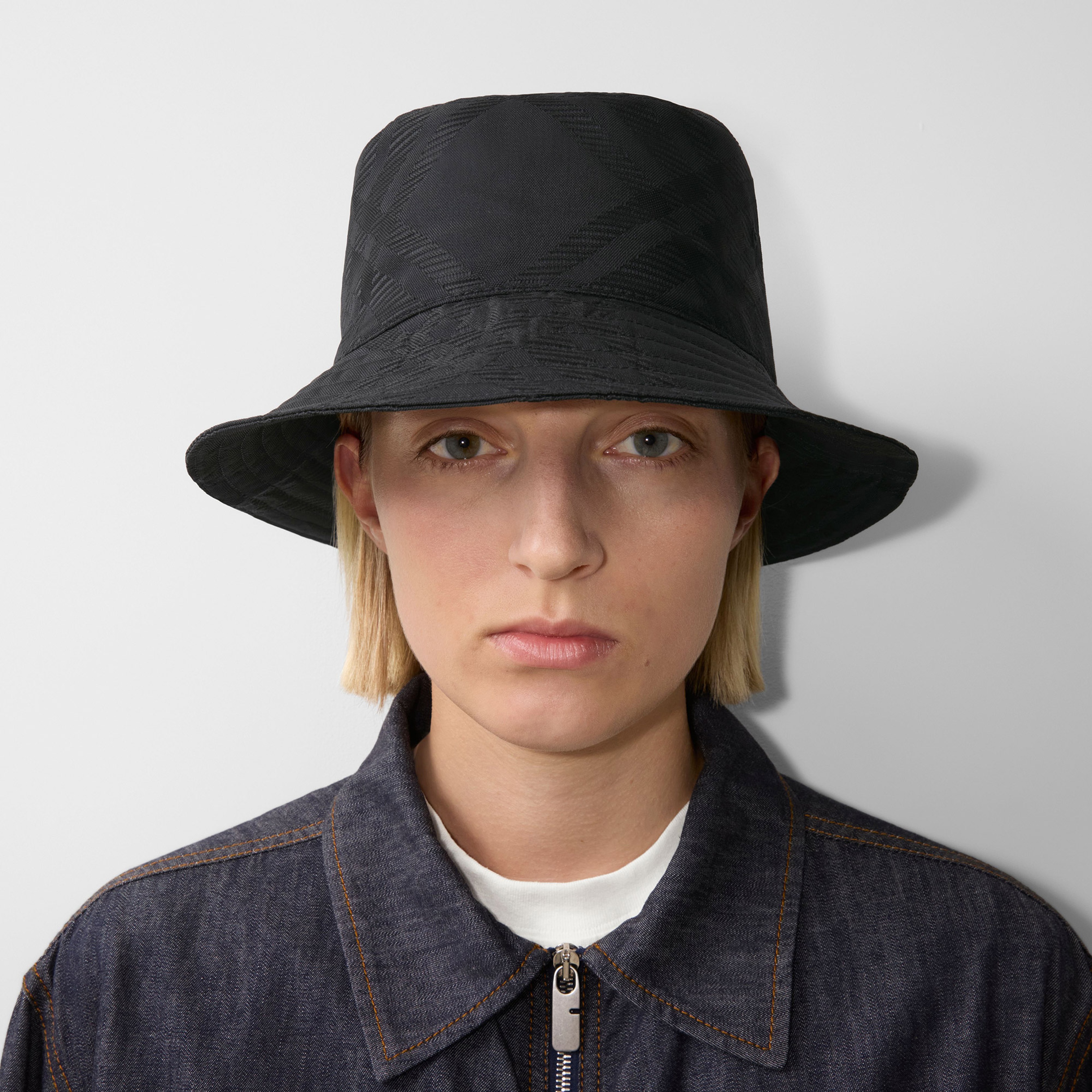 Burberry Check Nylon Blend Bucket Erkek Siyah Şapka