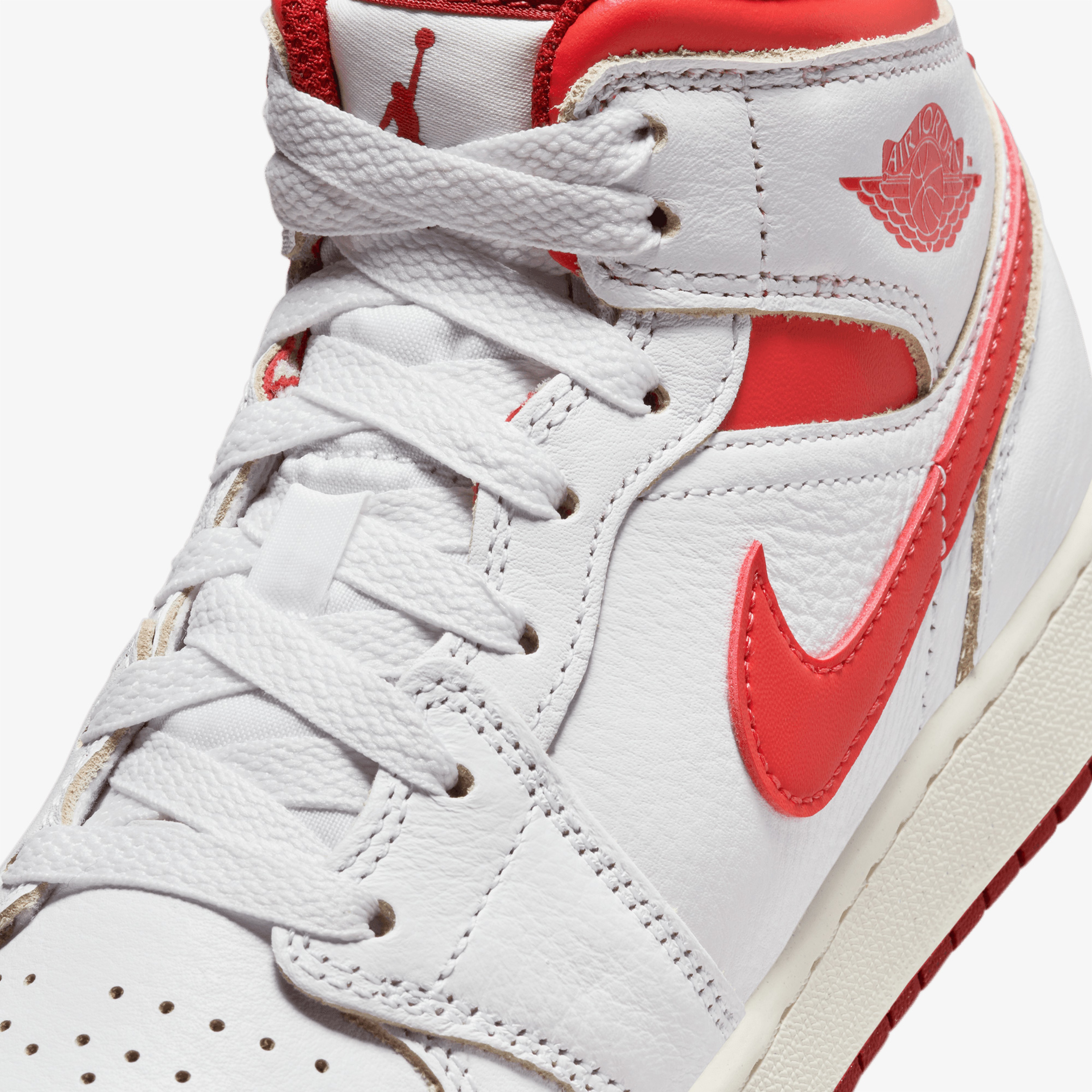 Jordan Air Jordan 1 Mid SE Kadın Beyaz Spor Ayakkabı