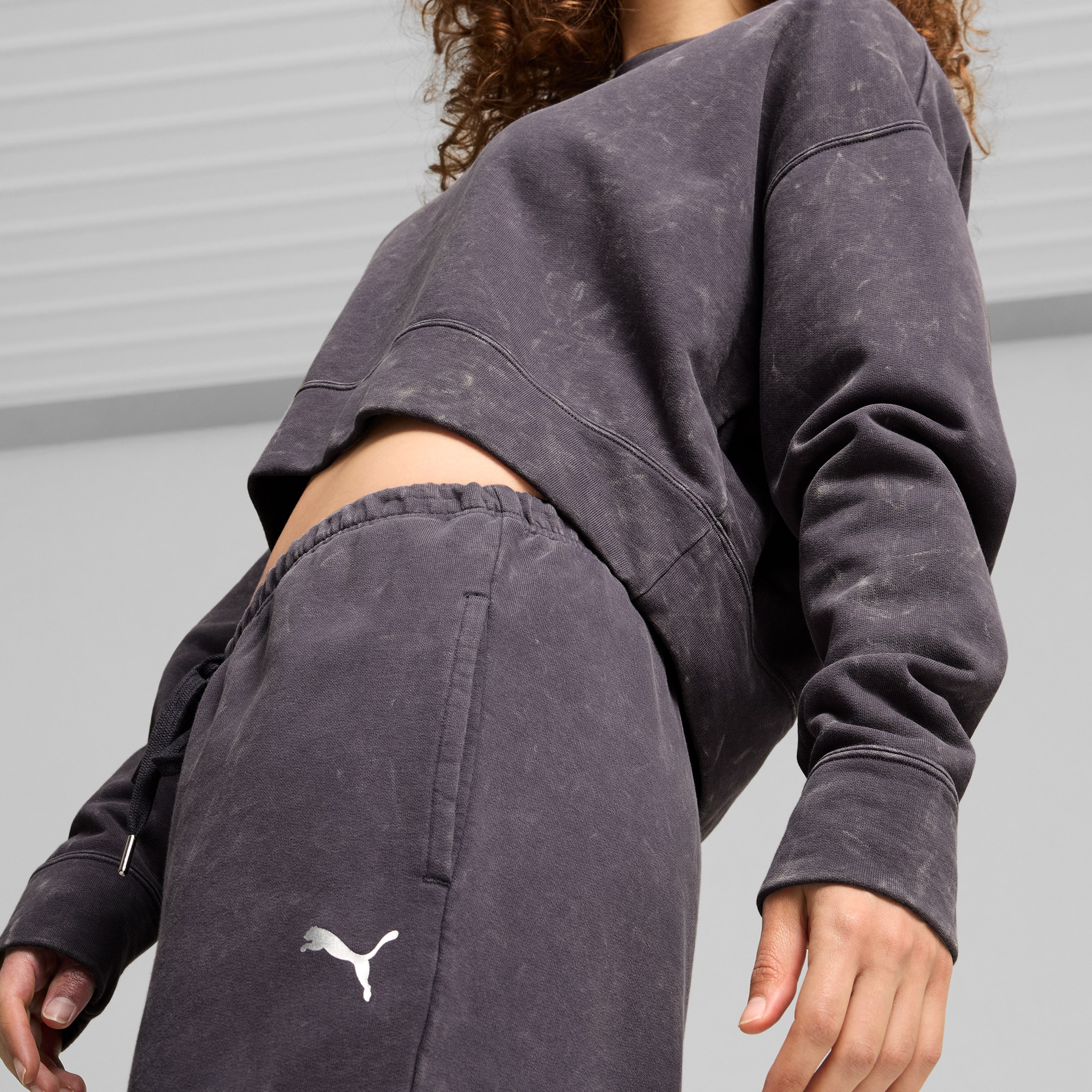 Puma Dare To Relaxed Washed Crew Kadın Gri Sweatshirt
