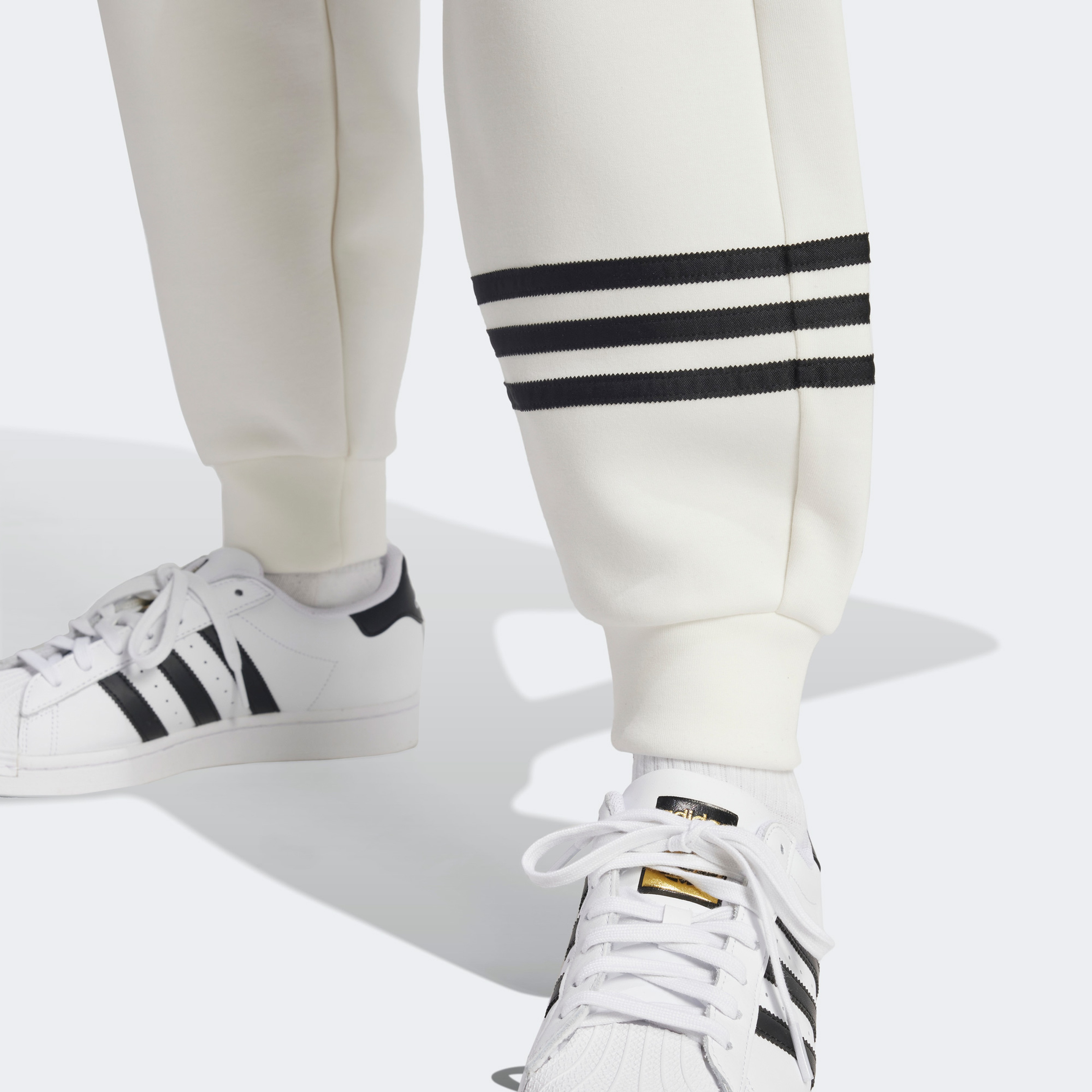 adidas Neuclassics Kadın Beyaz Eşofman Altı