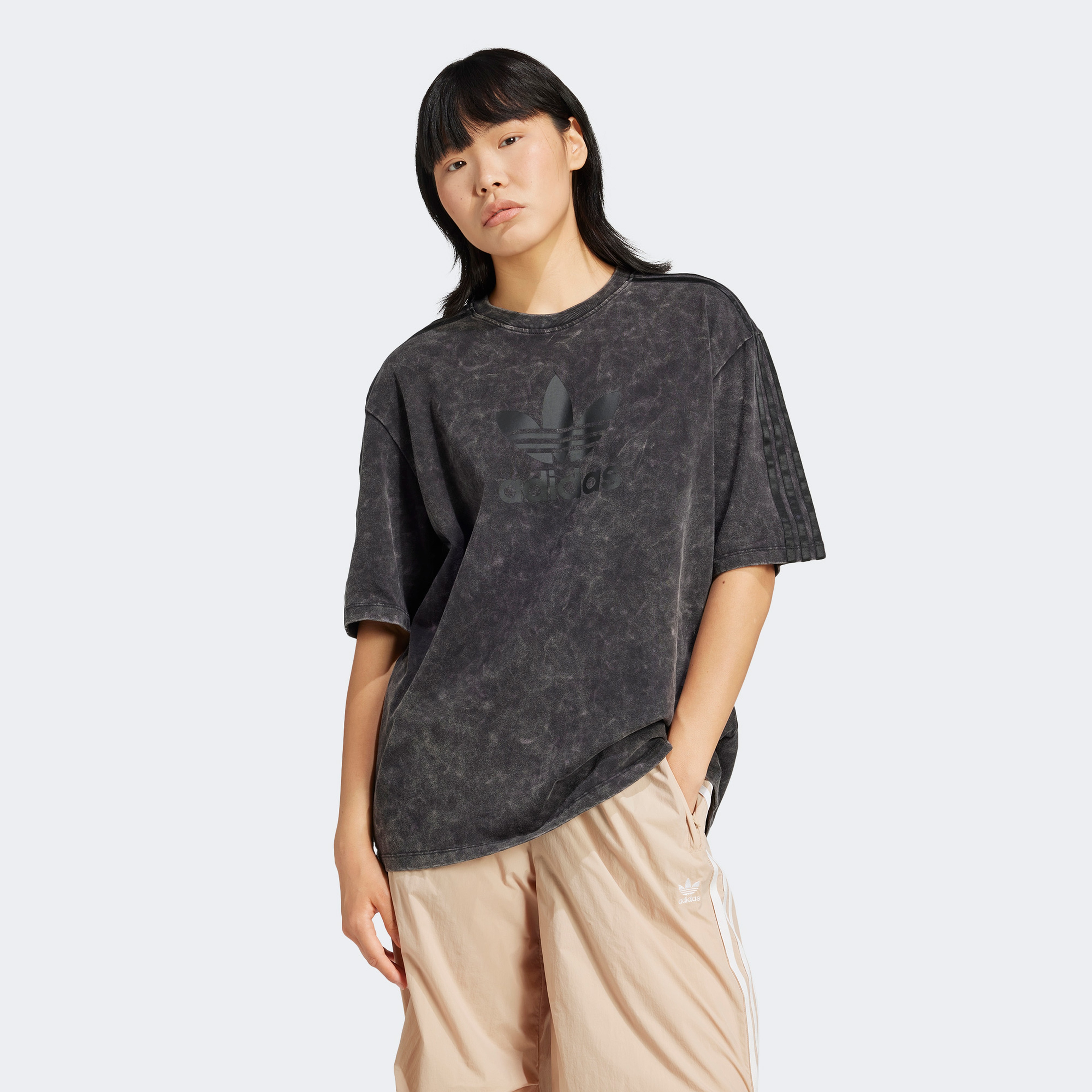 adidas Washed-Out Boyfriend-Fit Kadın Gri T-Shirt