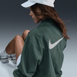 Nike Sportswear Essential Bol Kesimli UV Dokuma Kadın Yeşil Antrenör Ceketi