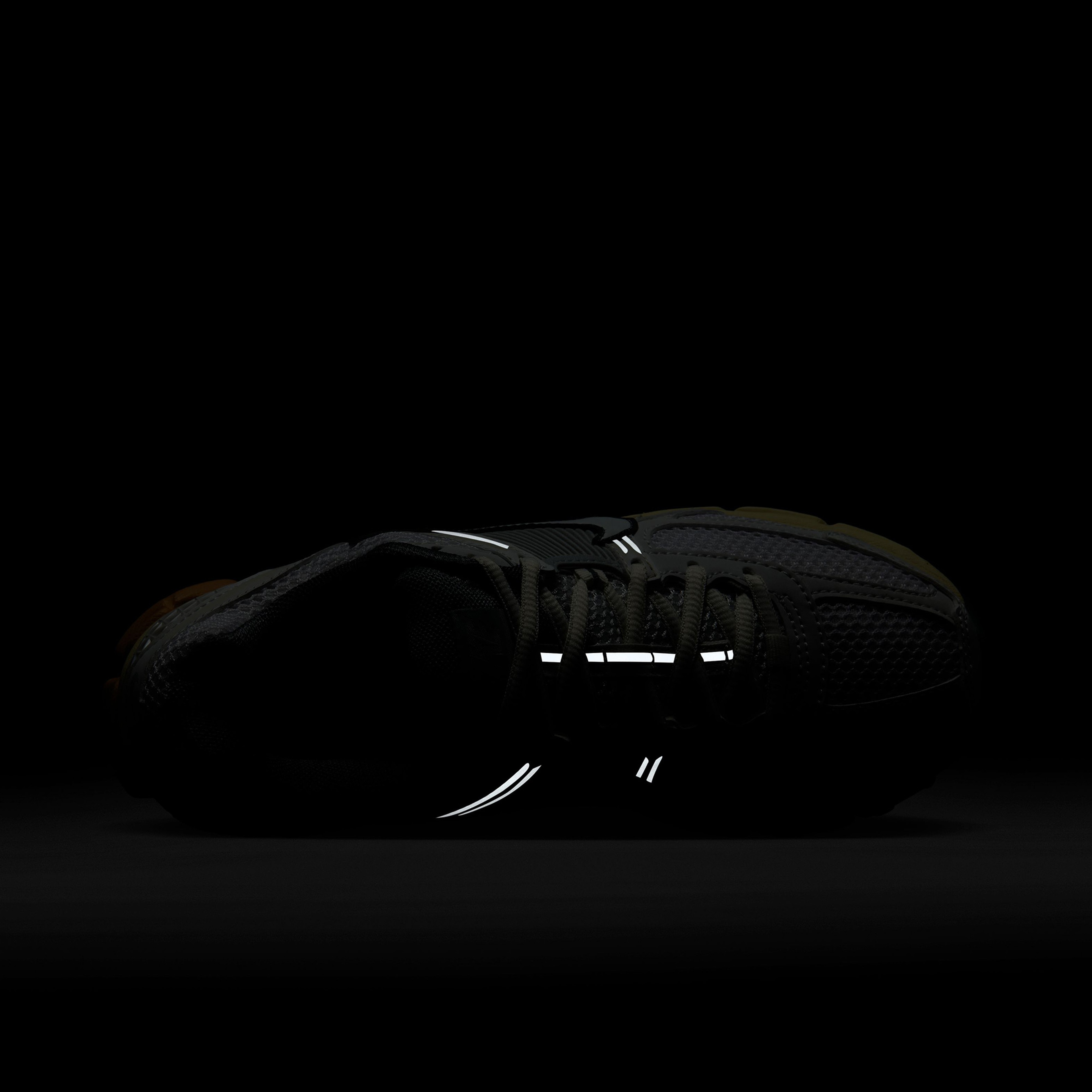 Nike Zoom Vomero 5 Kadın Beyaz Sneaker