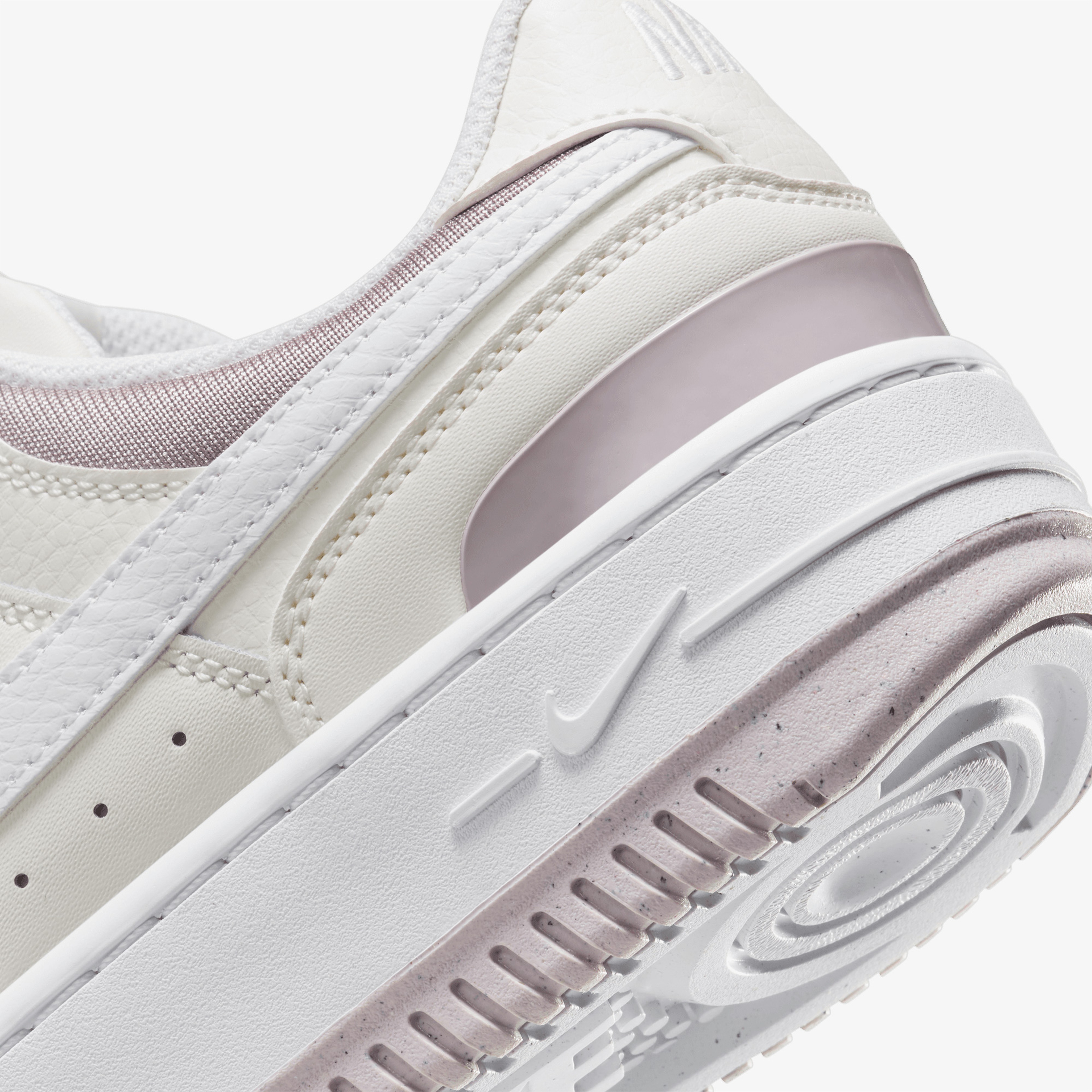 Nike Gamma Force Kadın Beyaz Sneaker