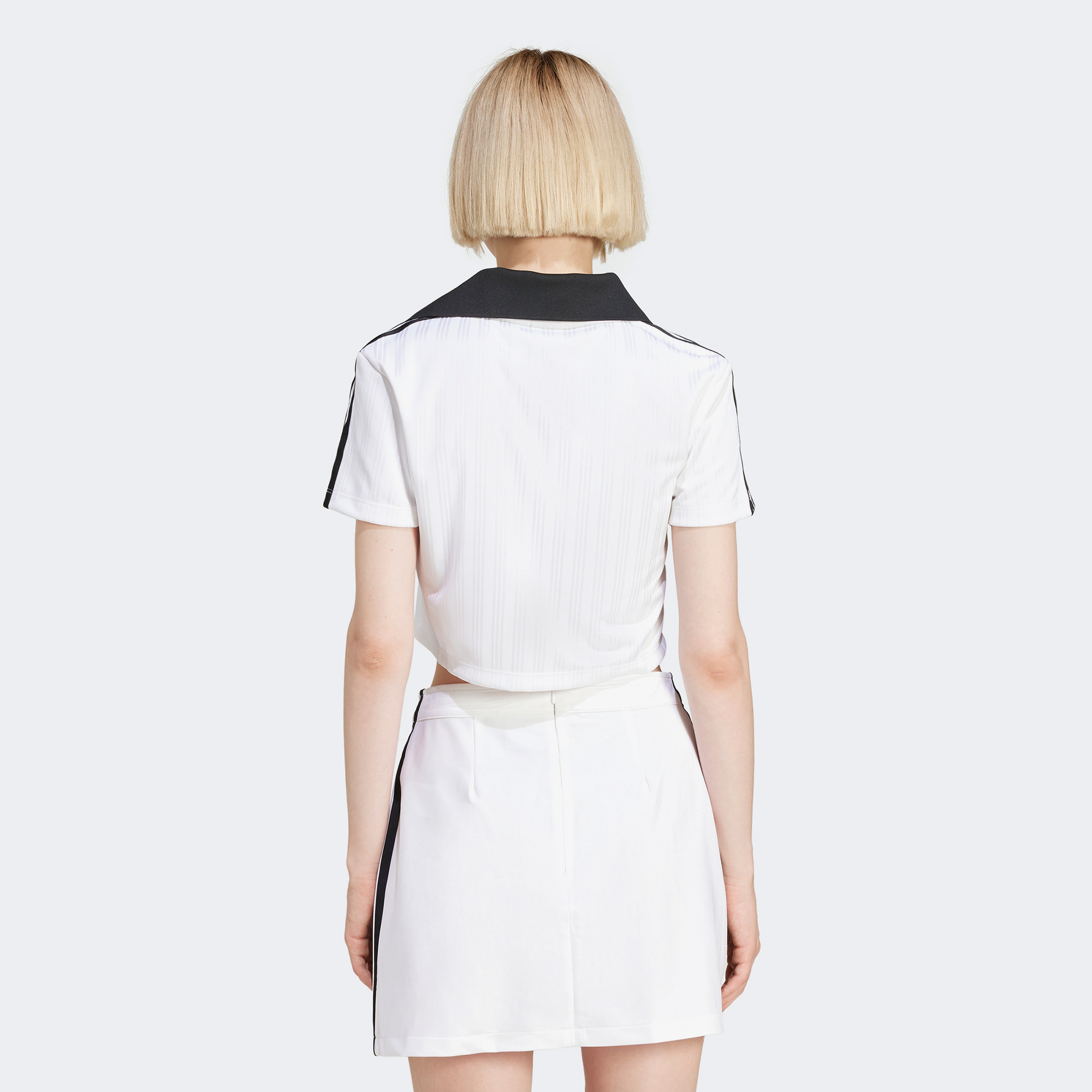 adidas Adicolor Football Jacquard Kadın Beyaz Crop T-Shirt