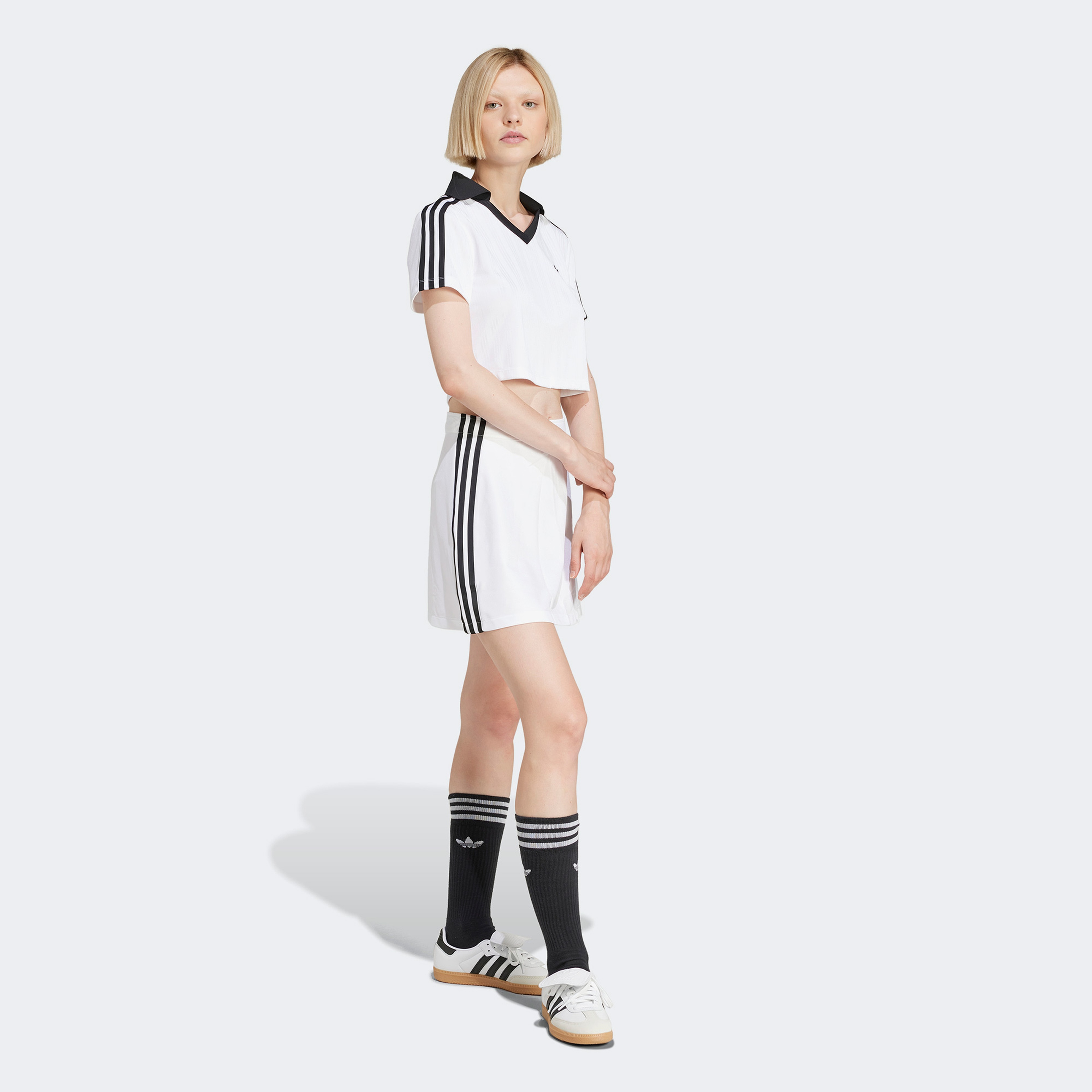 adidas Adicolor Football Jacquard Kadın Beyaz Crop T-Shirt