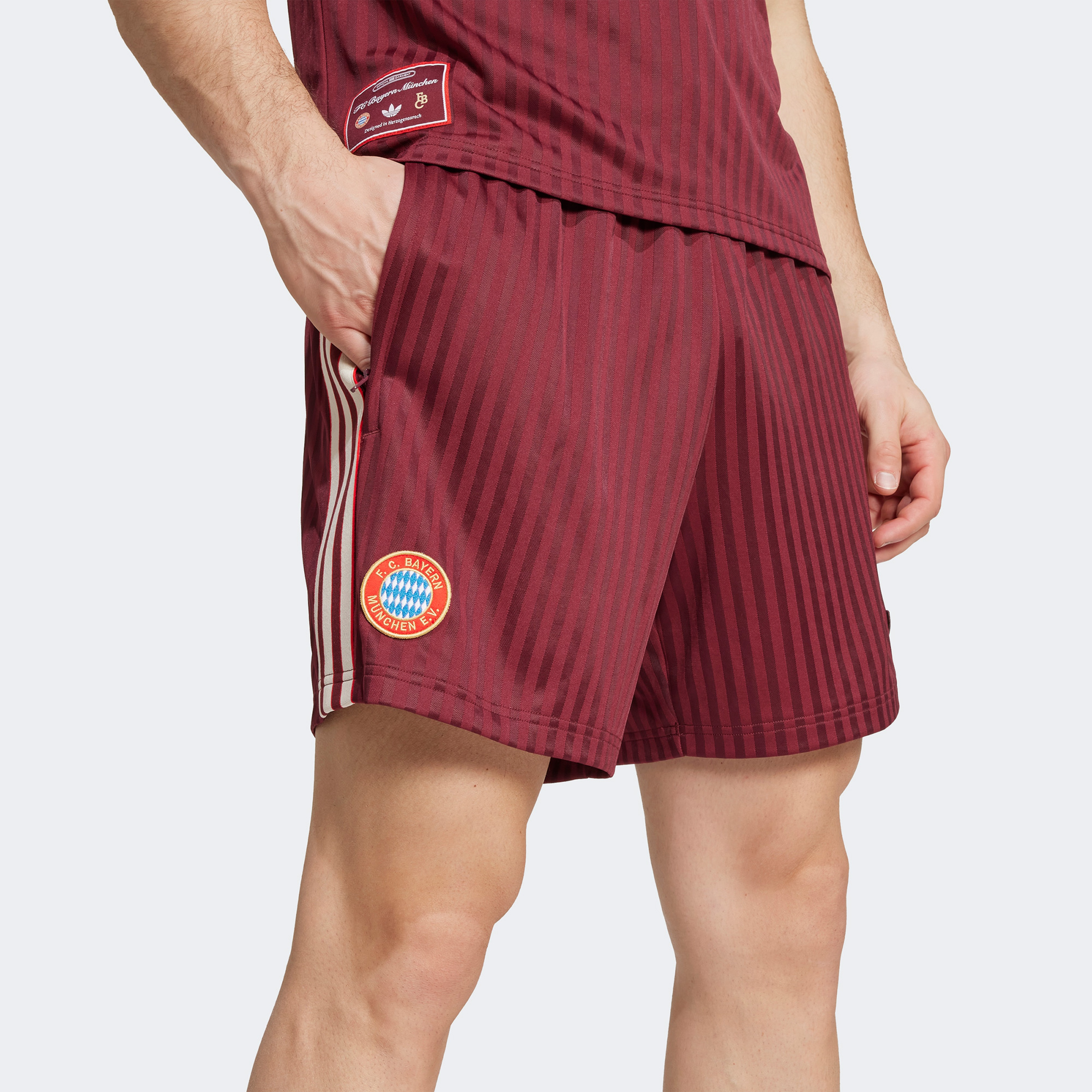 adidas Bayern Munich Erkek Kırmızı Futbol Şortu