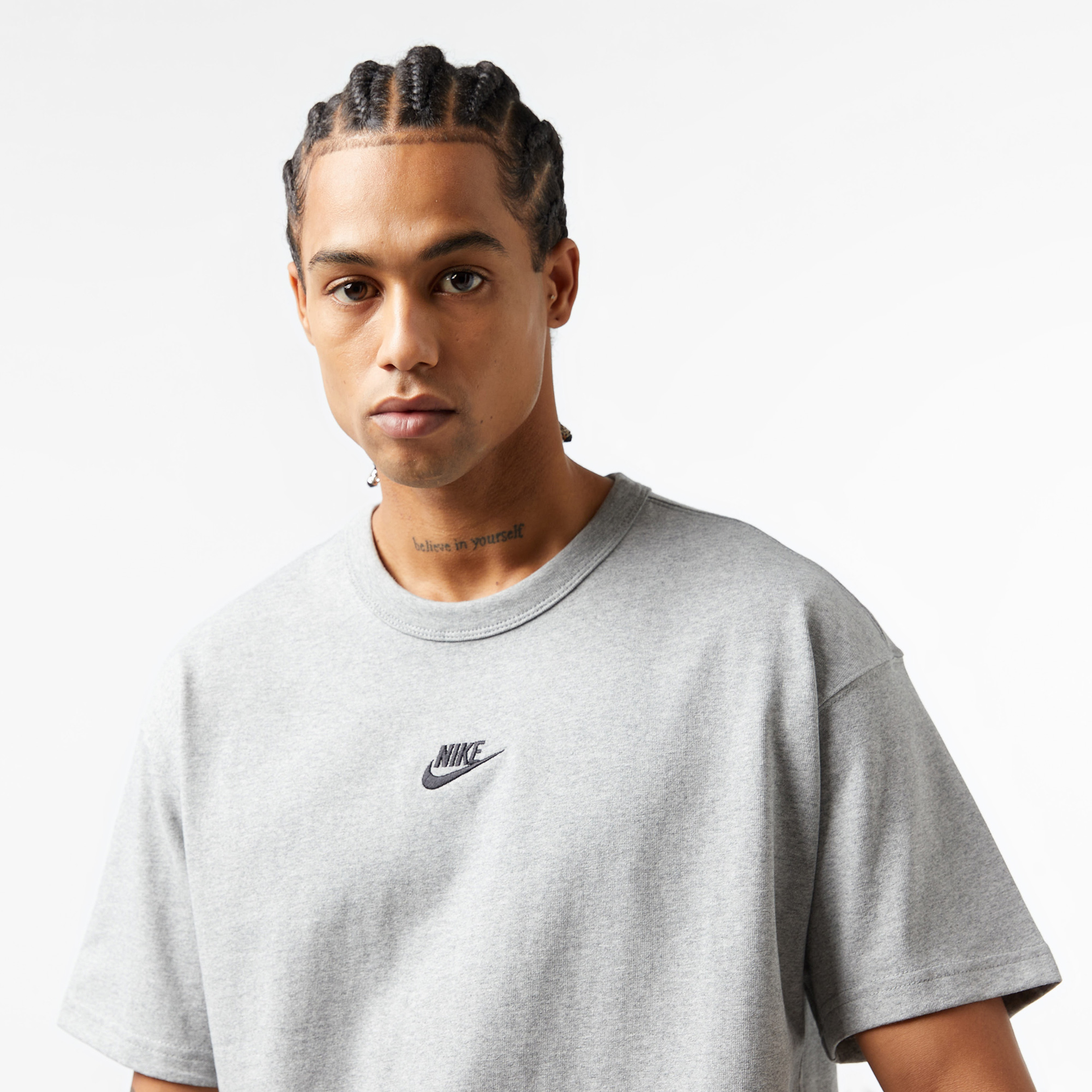 Nike Sportswear Premium Essentials Erkek Gri T-Shirt
