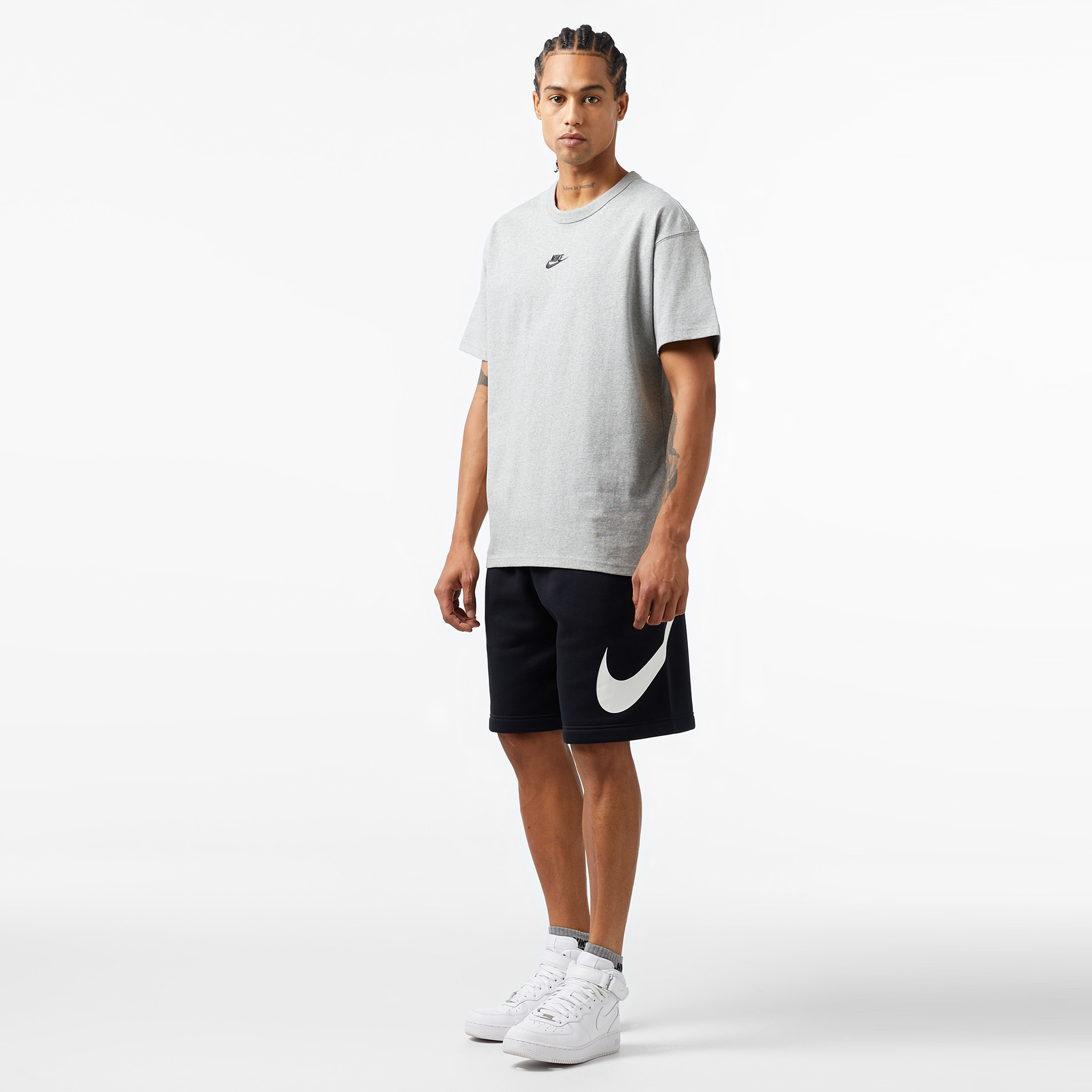 Nike Sportswear Premium Essentials Erkek Gri T-Shirt