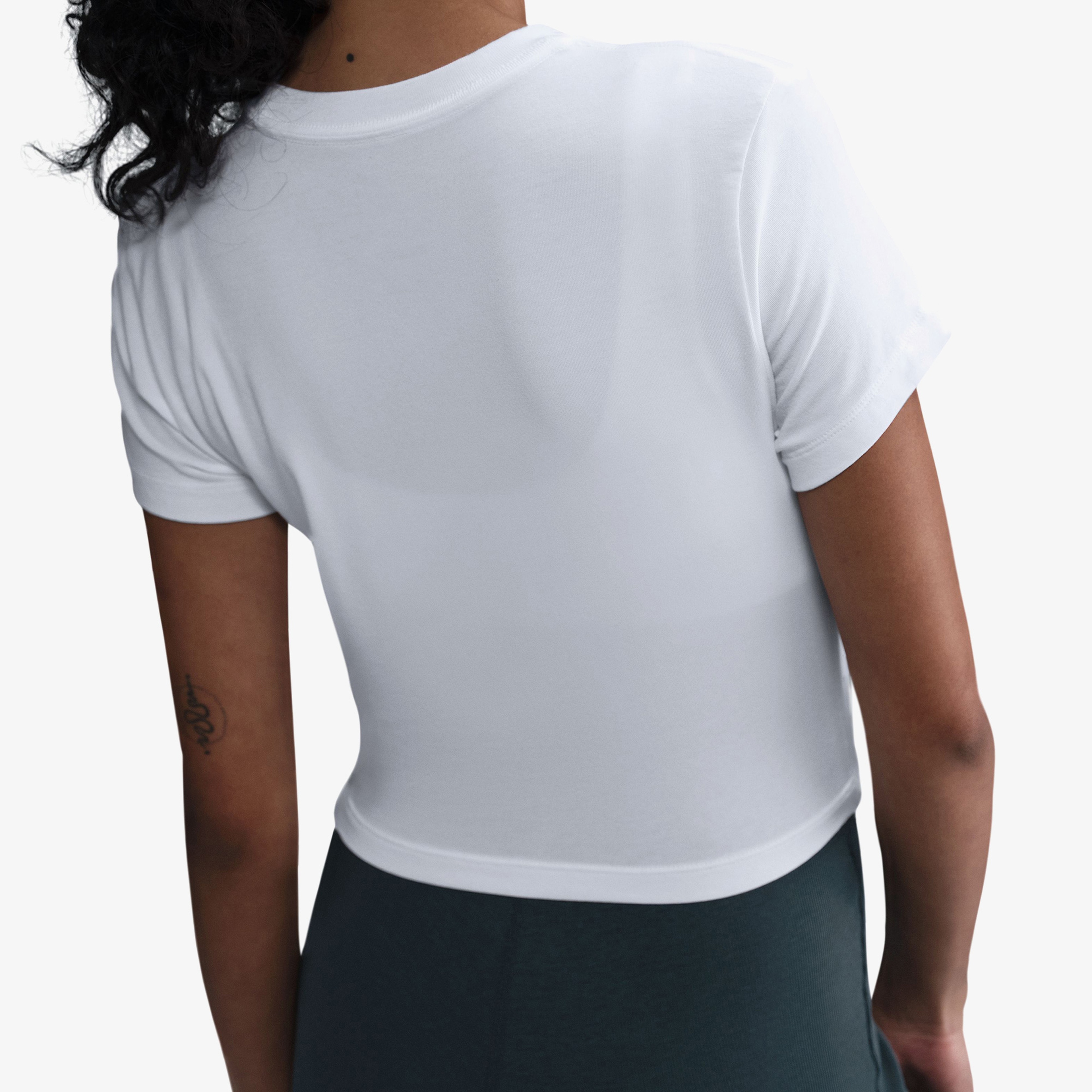 Nike Sportswear Chill Knit Kadın Beyaz T-Shirt