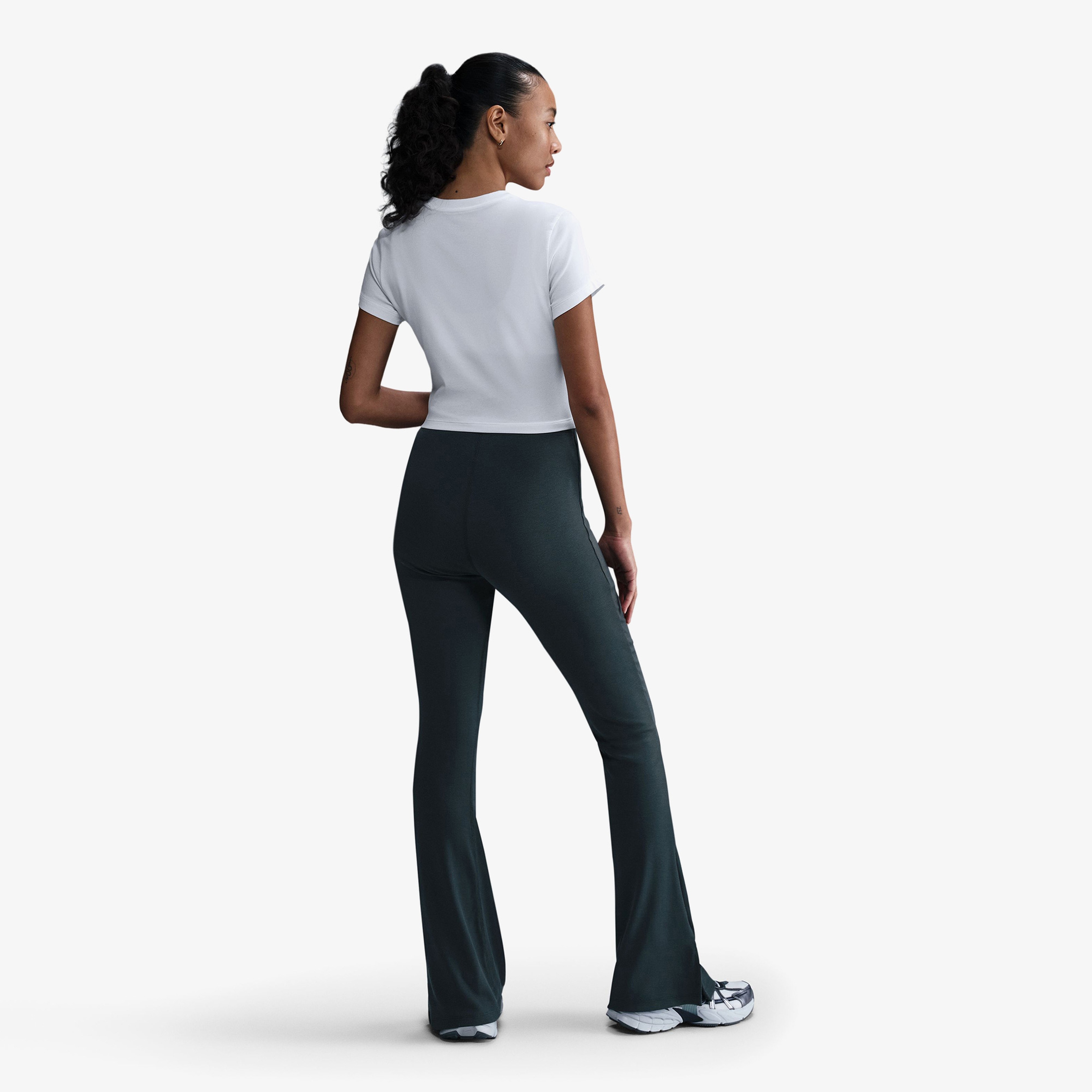 Nike Sportswear Chill Knit Kadın Beyaz T-Shirt