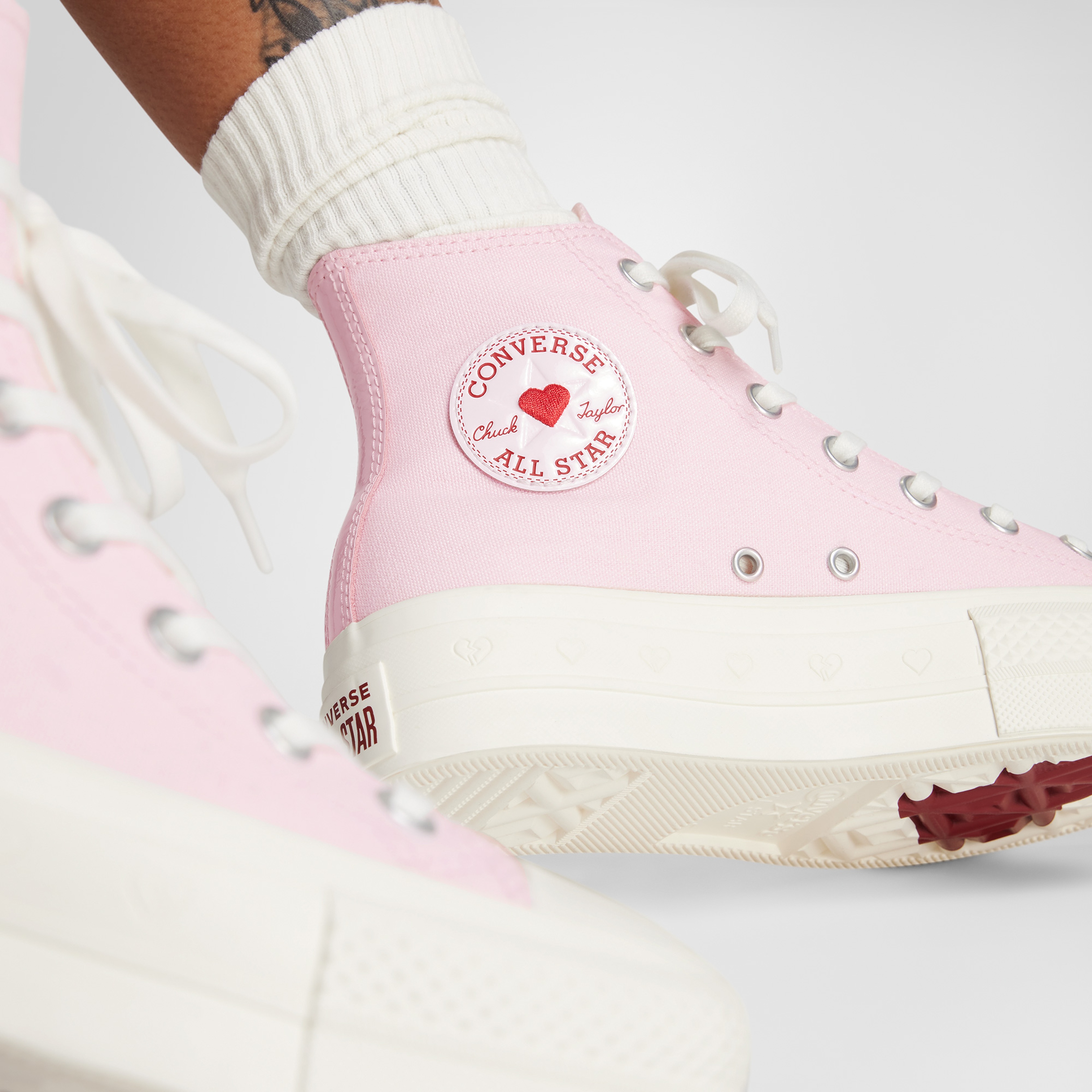Converse Chuck Taylor All Star Lift Hearts Unisex Pembe Platform Sneaker