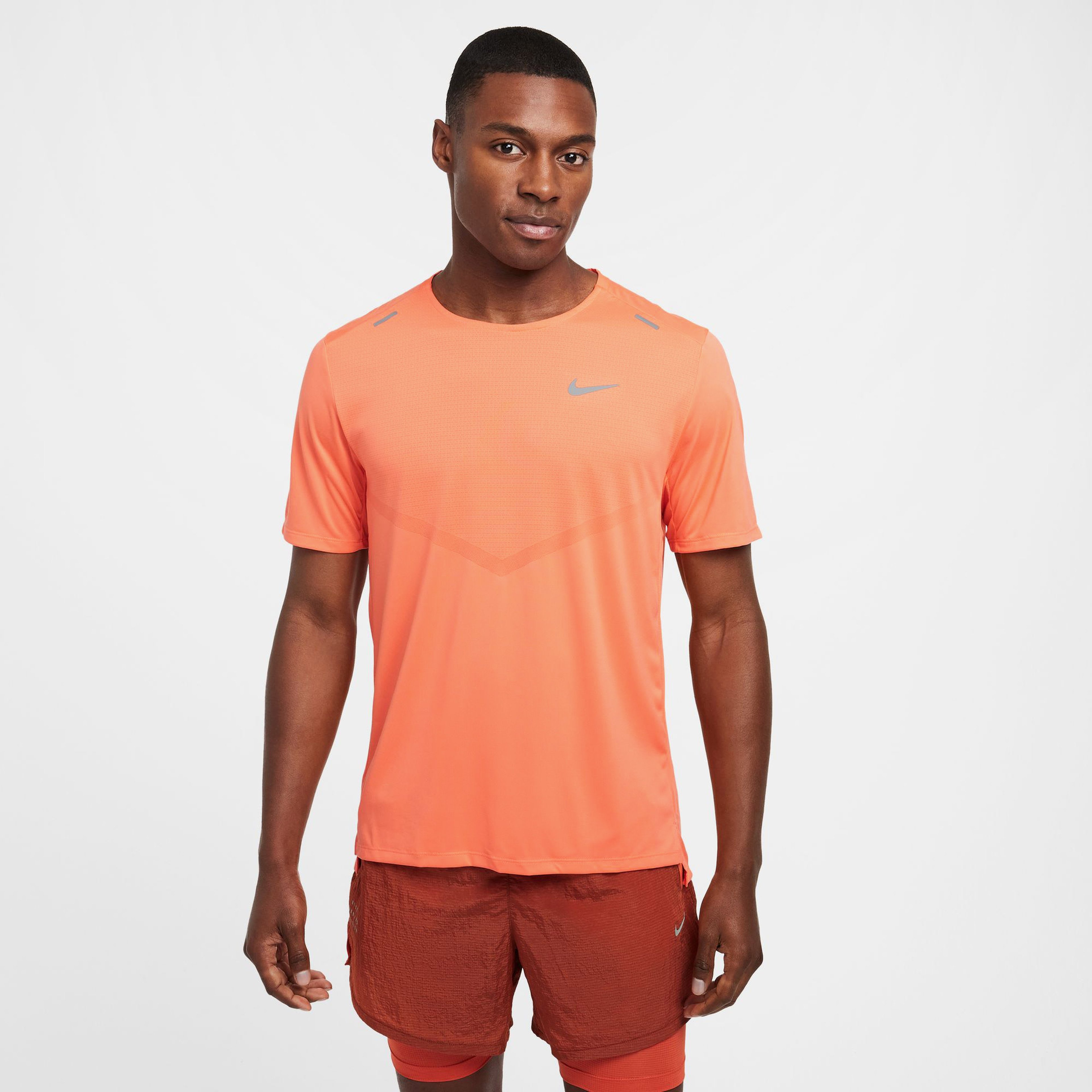 Nike Dri-Fit Rise 365 Erkek Pembe Koşu T-Shirt