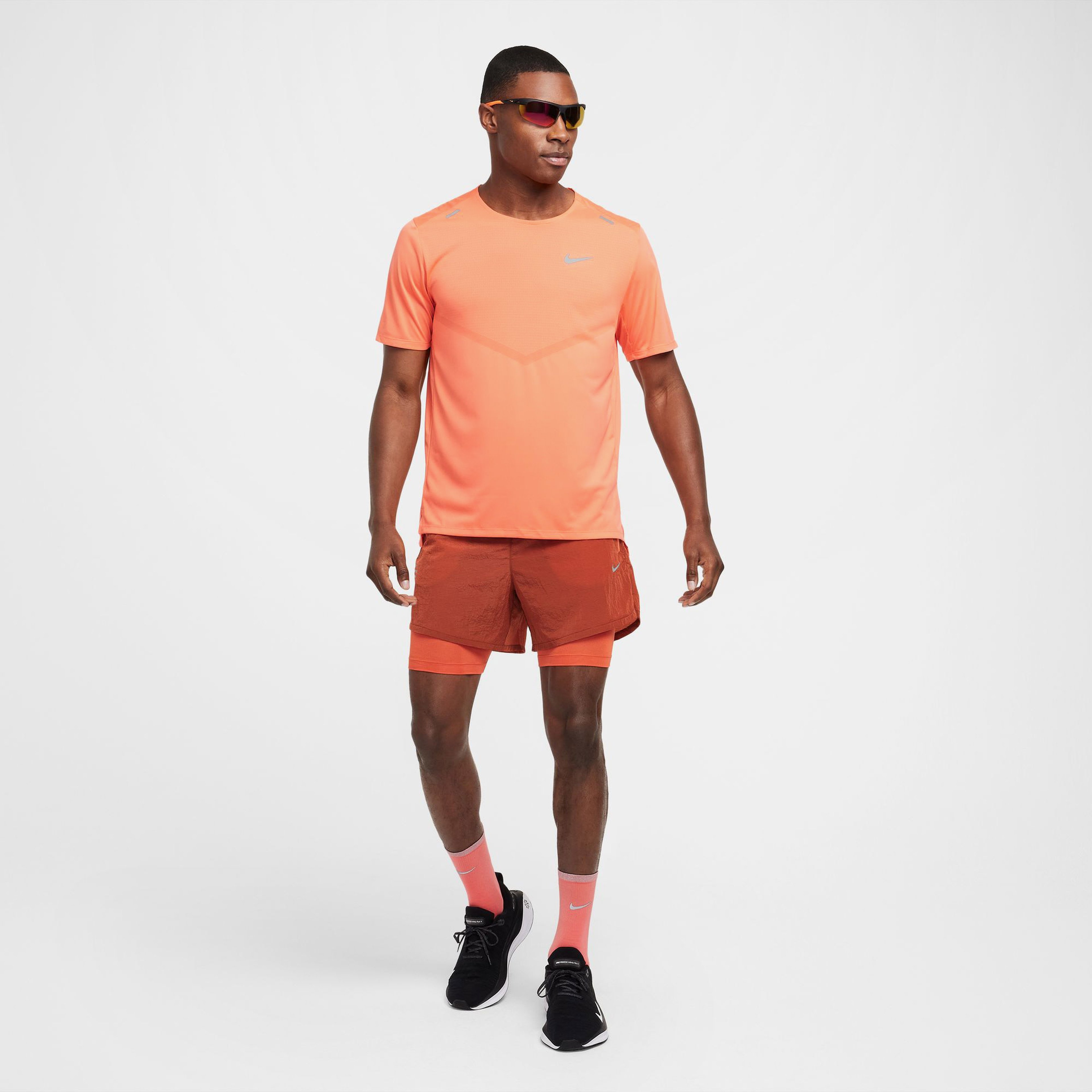 Nike Dri-Fit Rise 365 Erkek Pembe Koşu T-Shirt