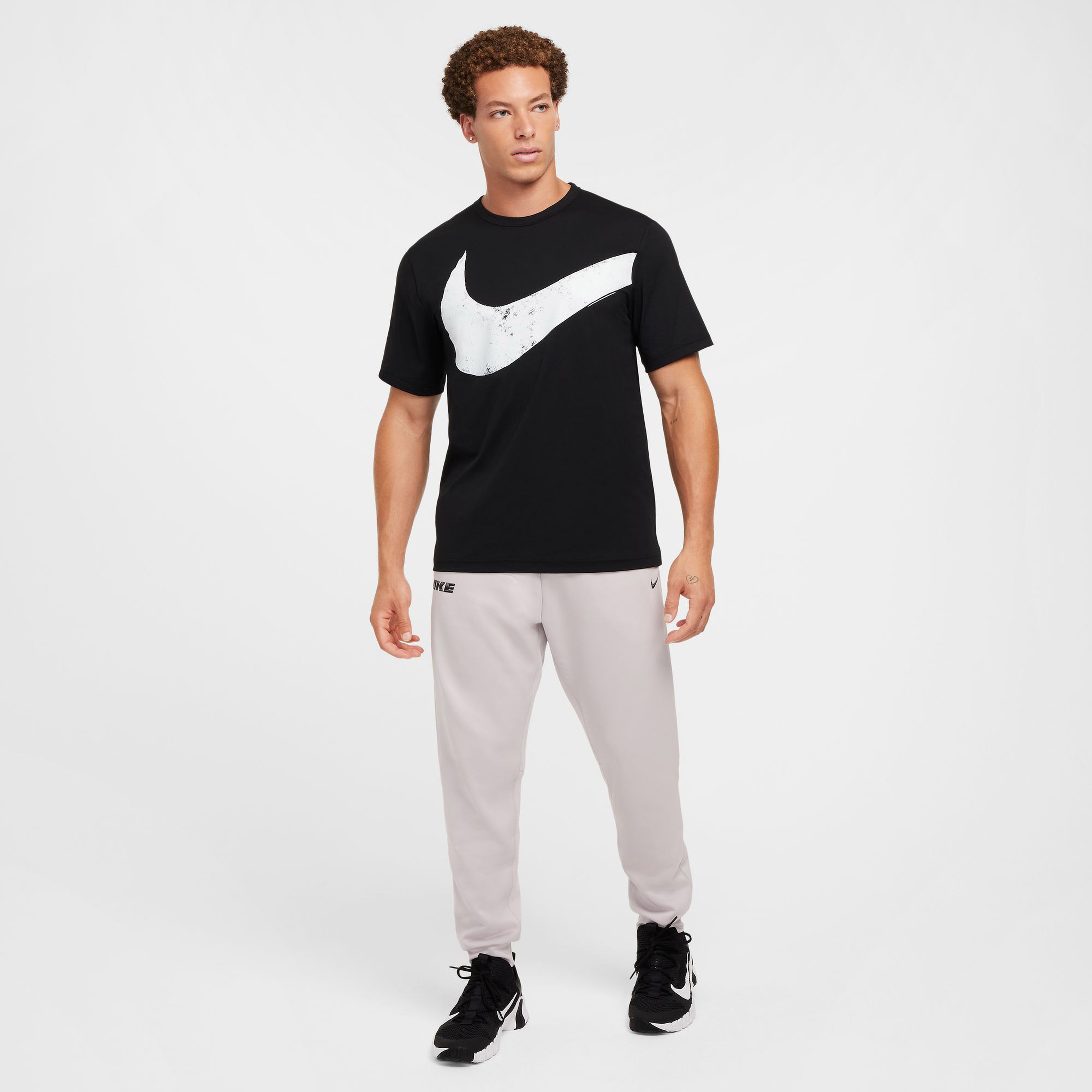 Nike Hyverse Swoosh Erkek Siyah Günlük T-Shirt