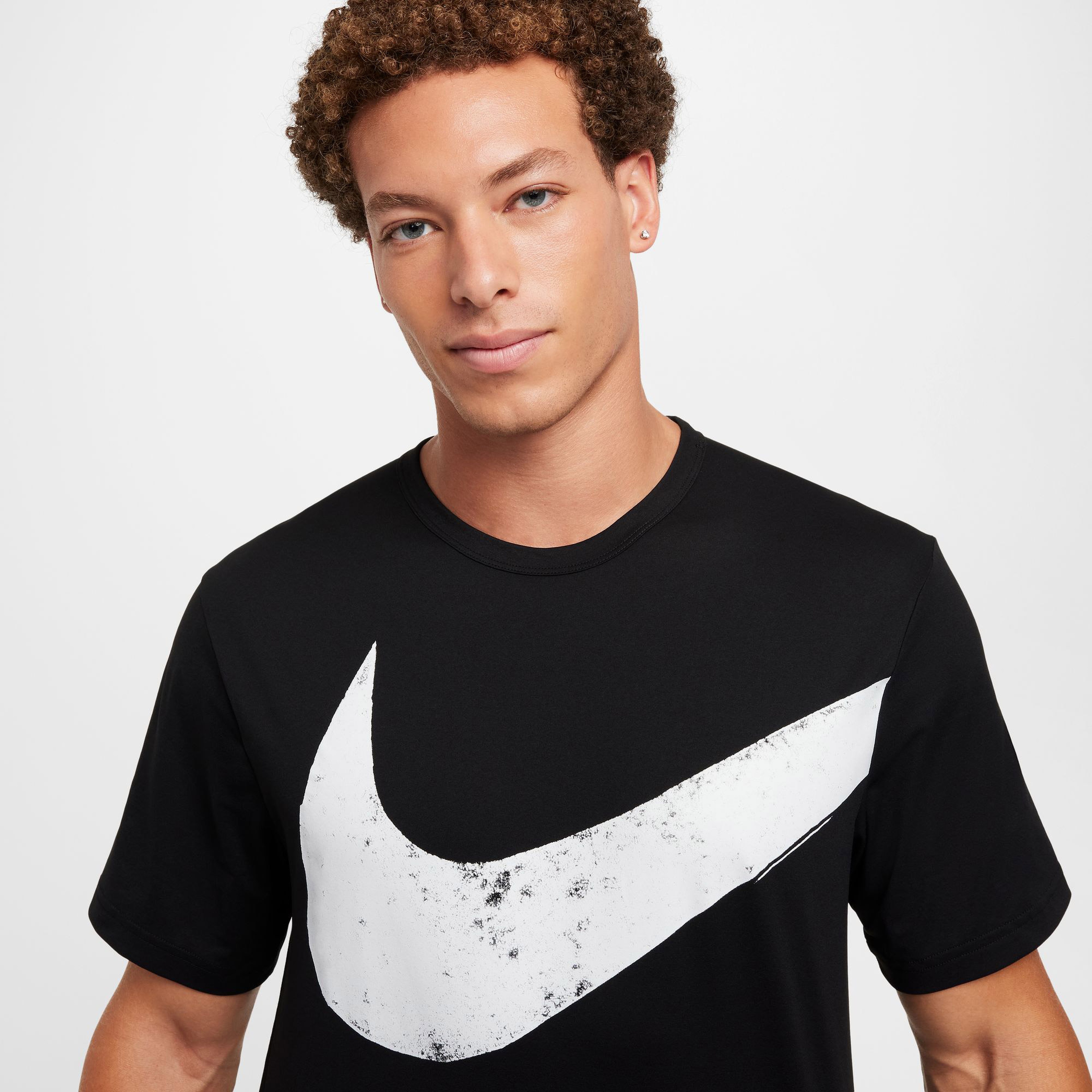 Nike Hyverse Swoosh Erkek Siyah Günlük T-Shirt