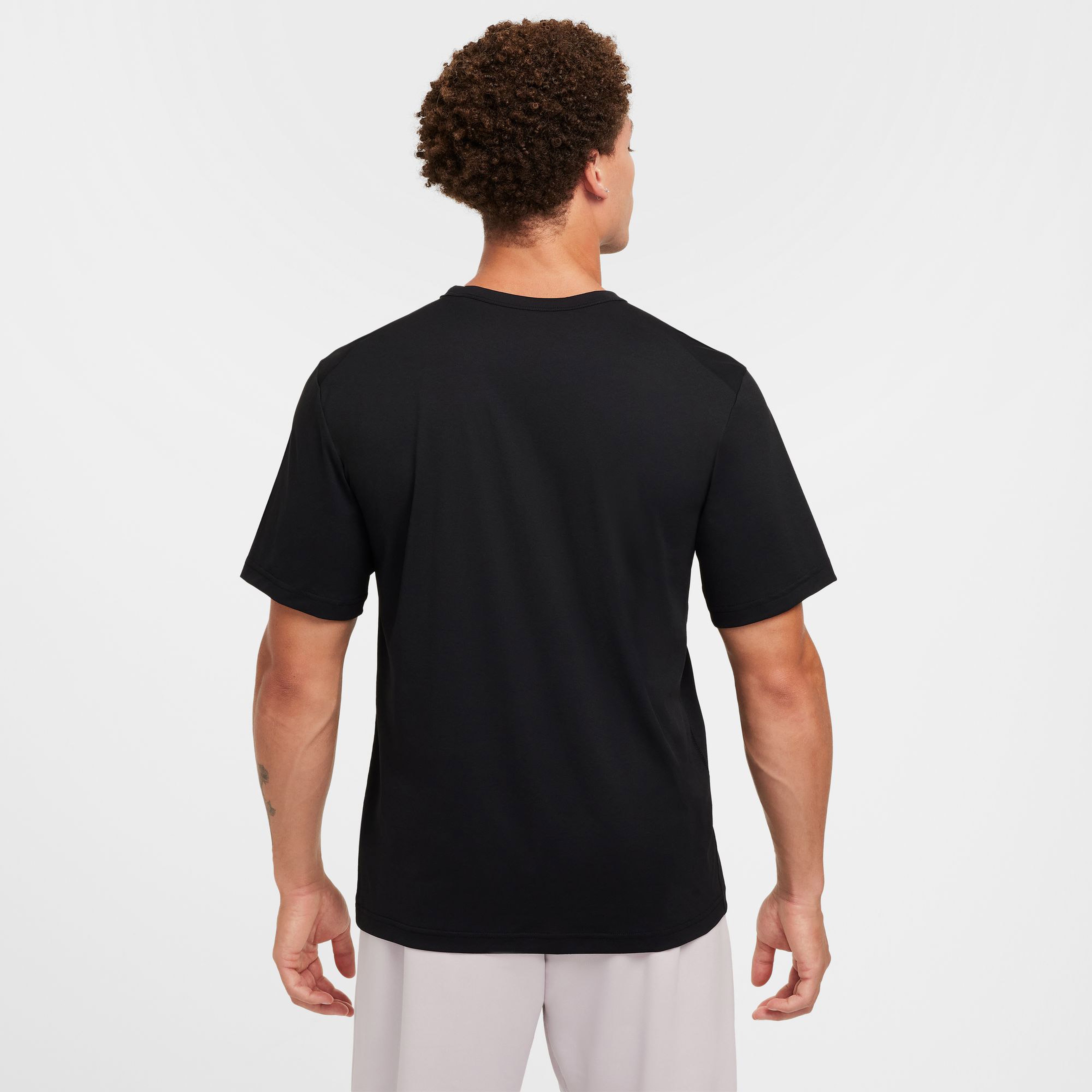 Nike Hyverse Swoosh Erkek Siyah Günlük T-Shirt