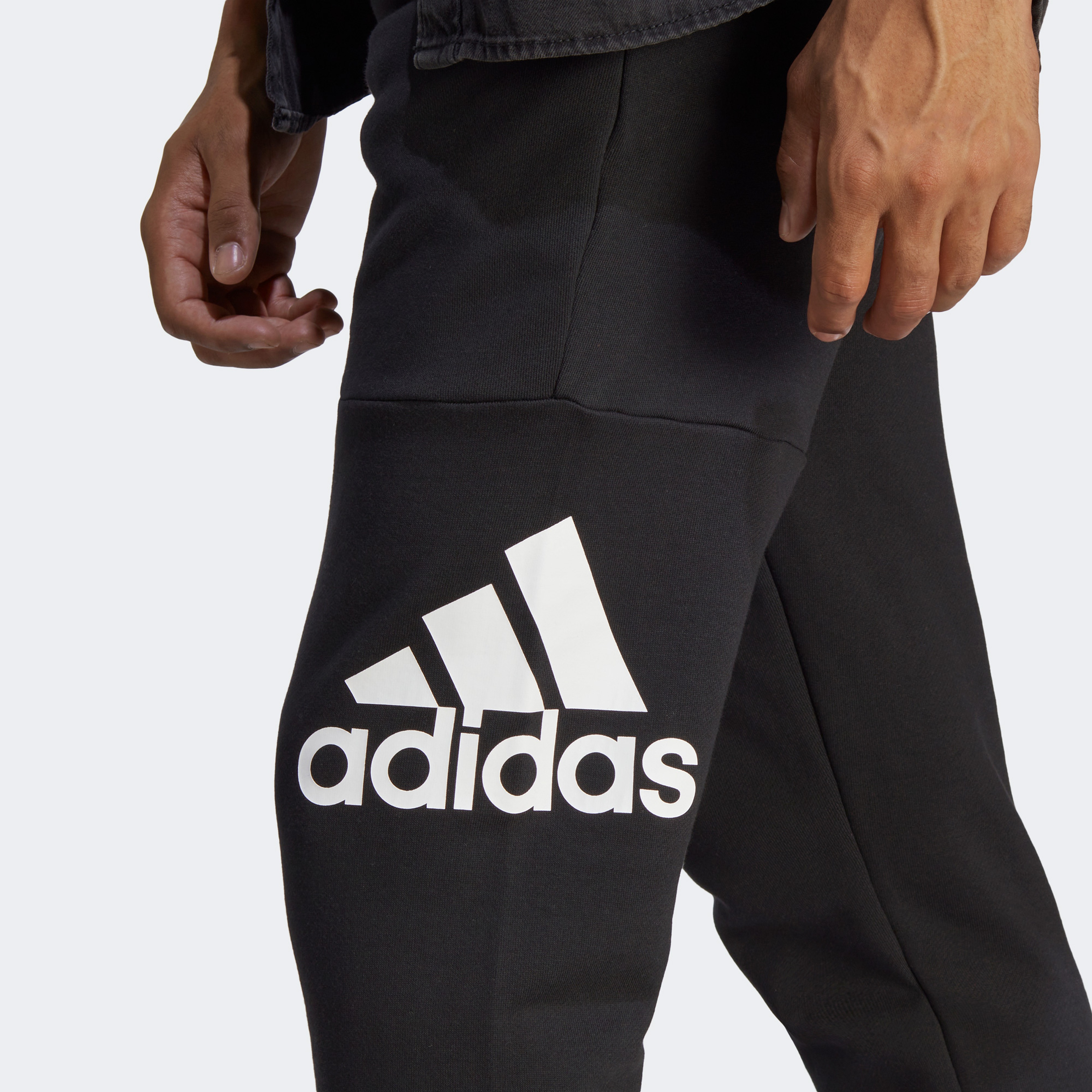 adidas Essentials French Terry Tapered Cuff Logo Erkek Siyah Eşofman Altı