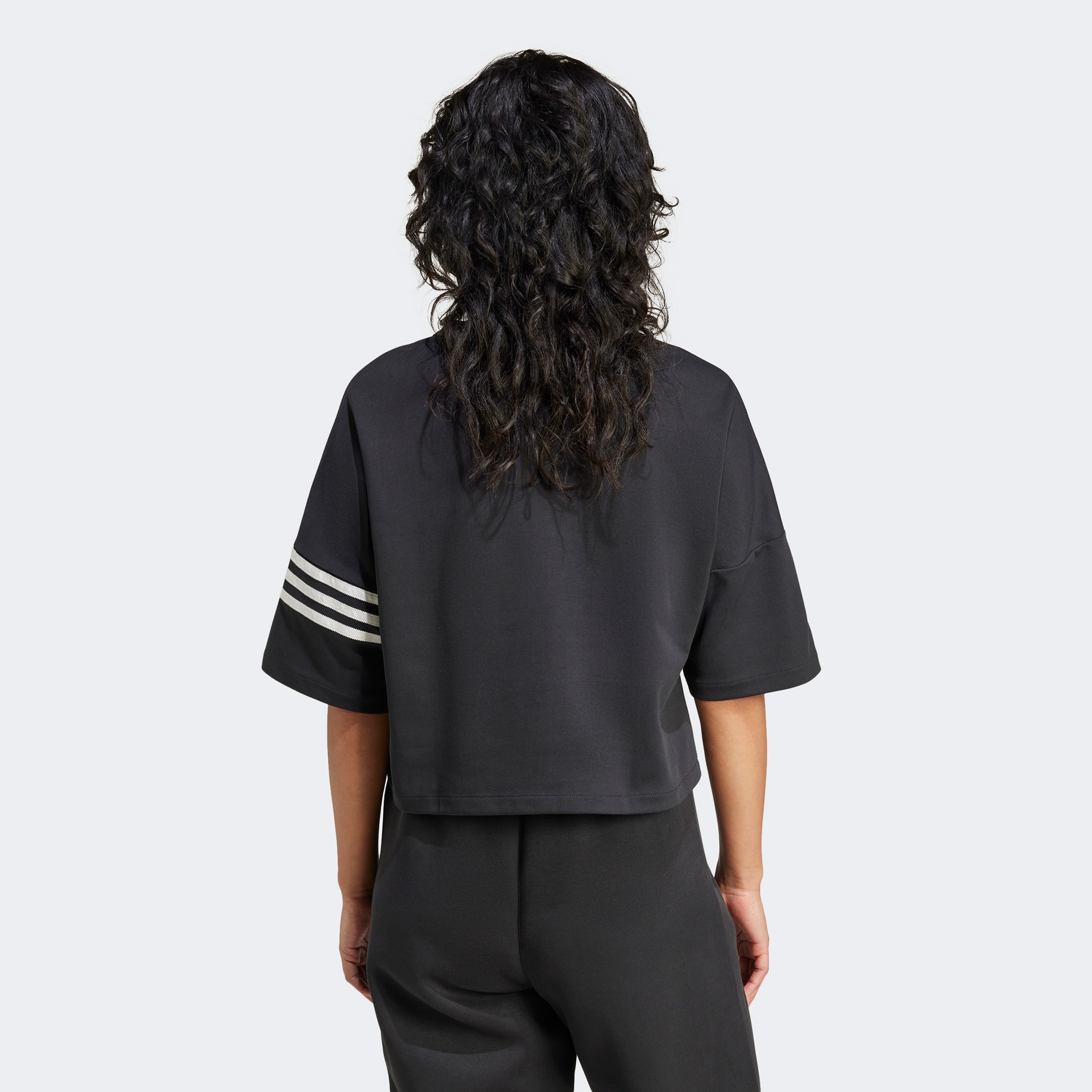adidas Neuclassics Kadın Siyah T-Shirt