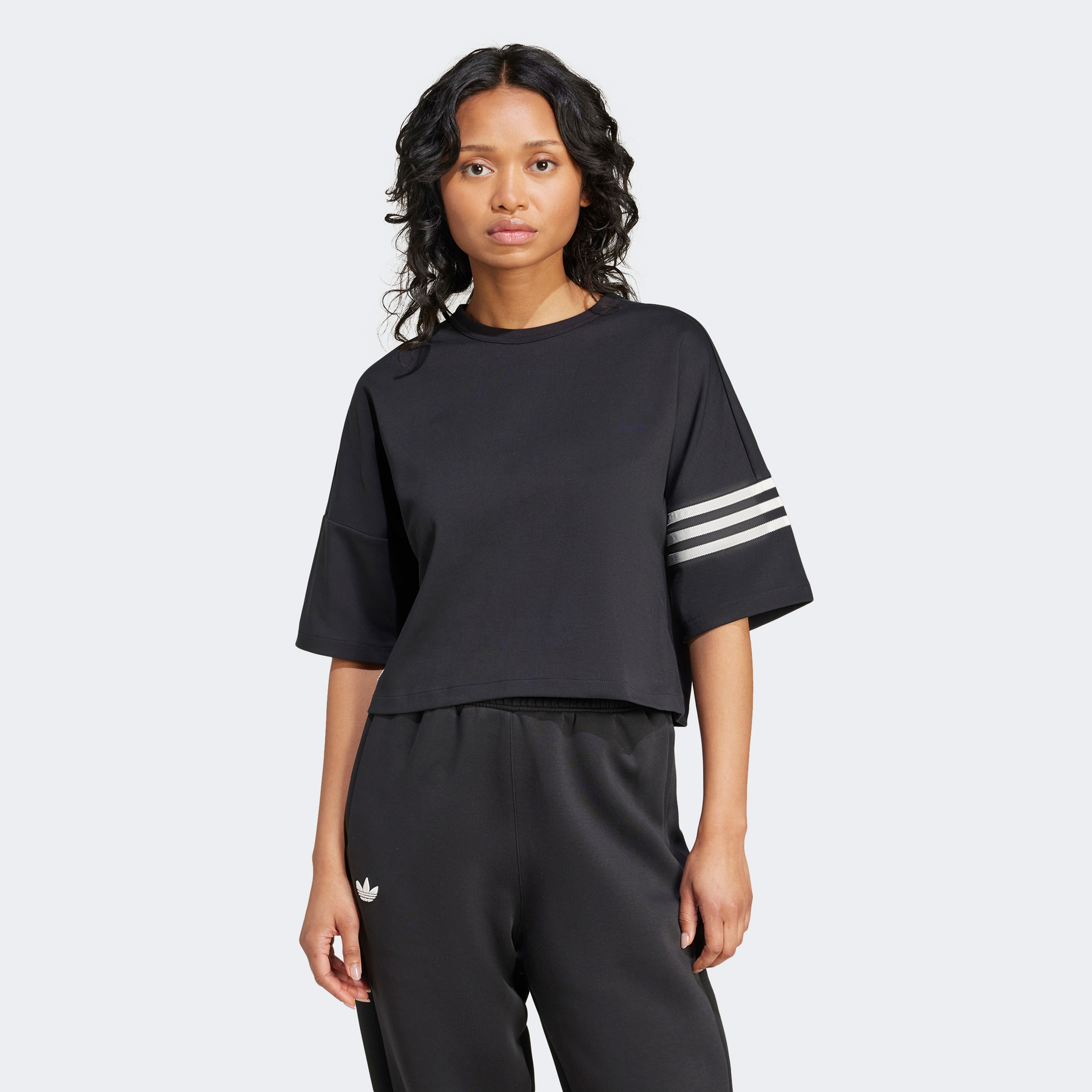 adidas Neuclassics Kadın Siyah T-Shirt