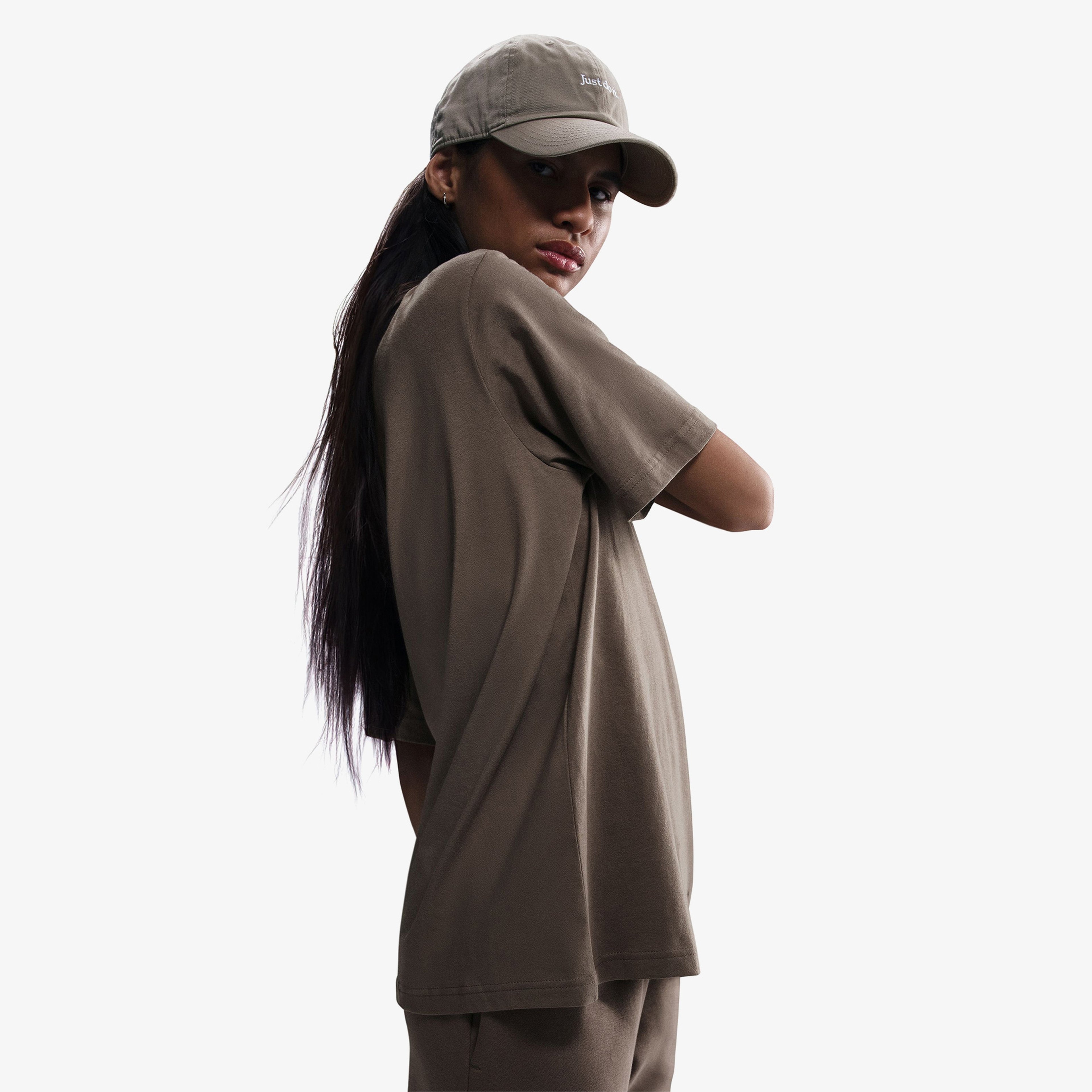 Nike Sportswear Essentials Kadın Kahverengi T-Shirt