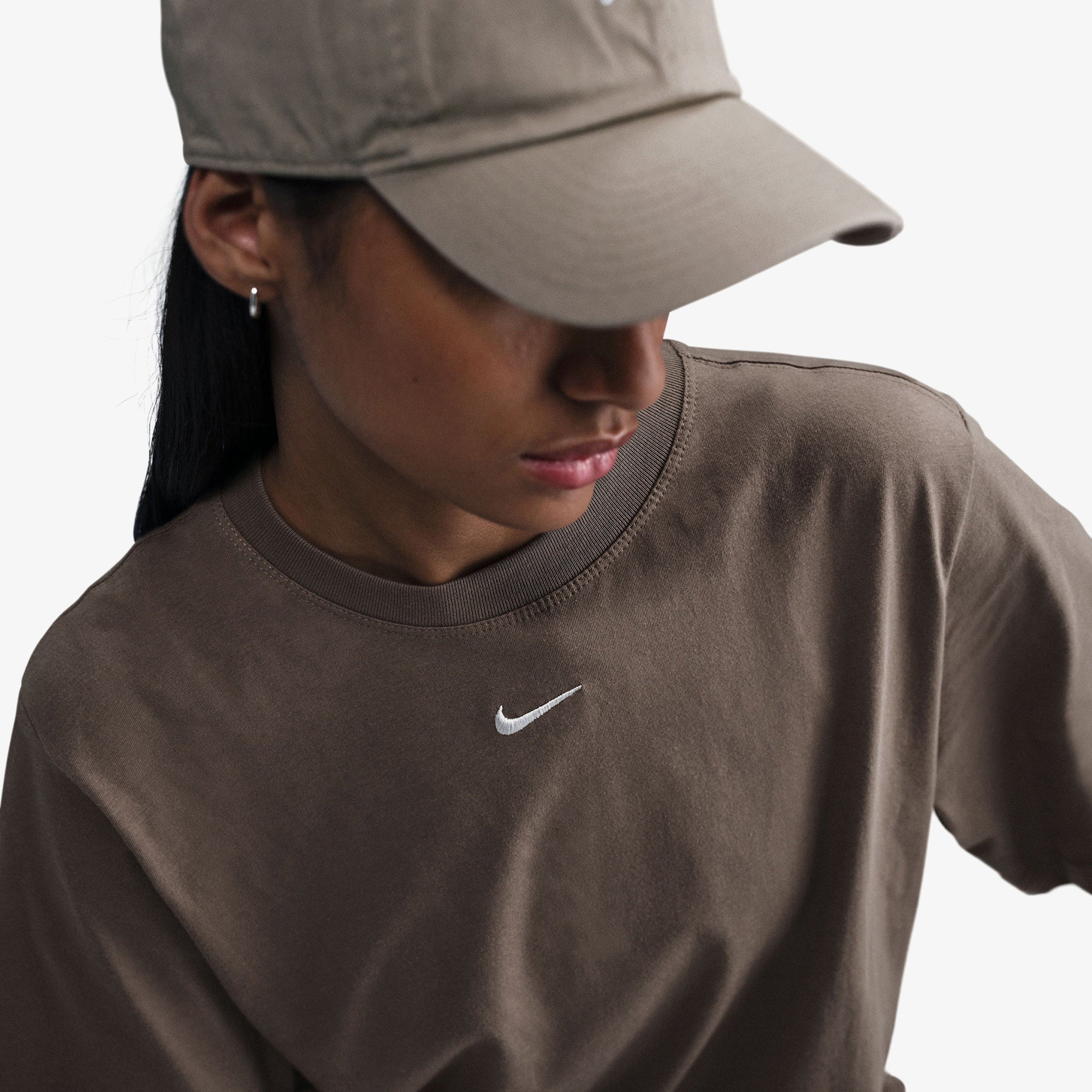 Nike Sportswear Essentials Kadın Kahverengi T-Shirt