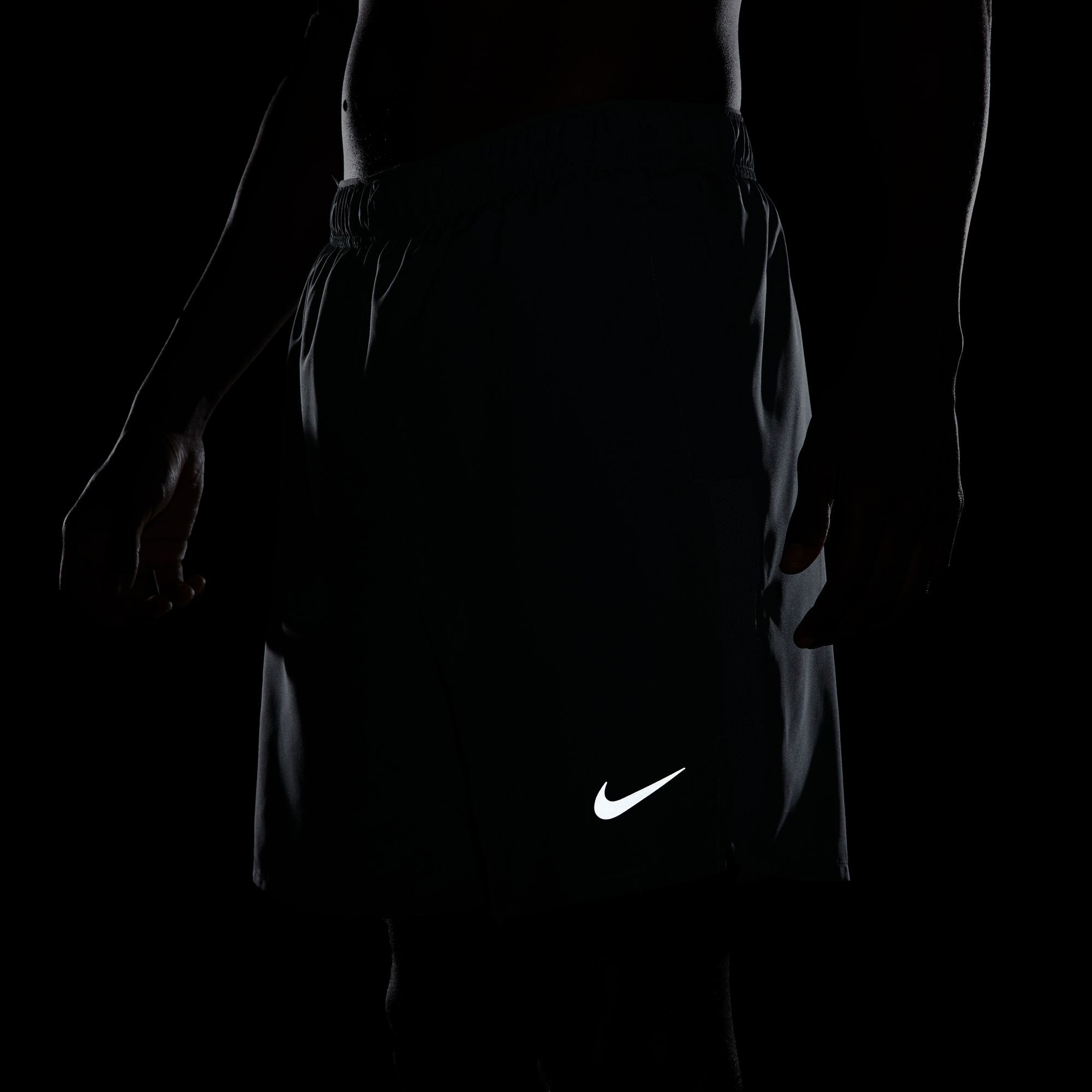 Nike Dri Fit Challenger 18cm Erkek Siyah Şort